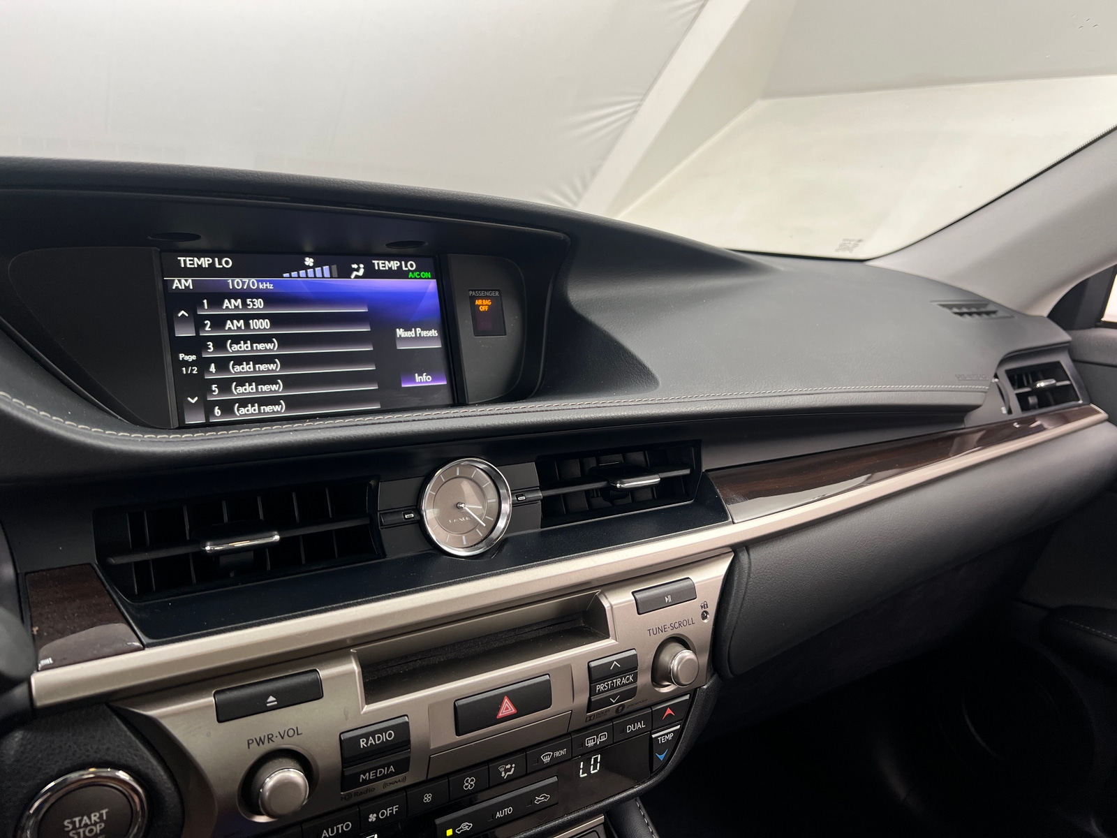 Thumbnail: 2018 Lexus ES - 3