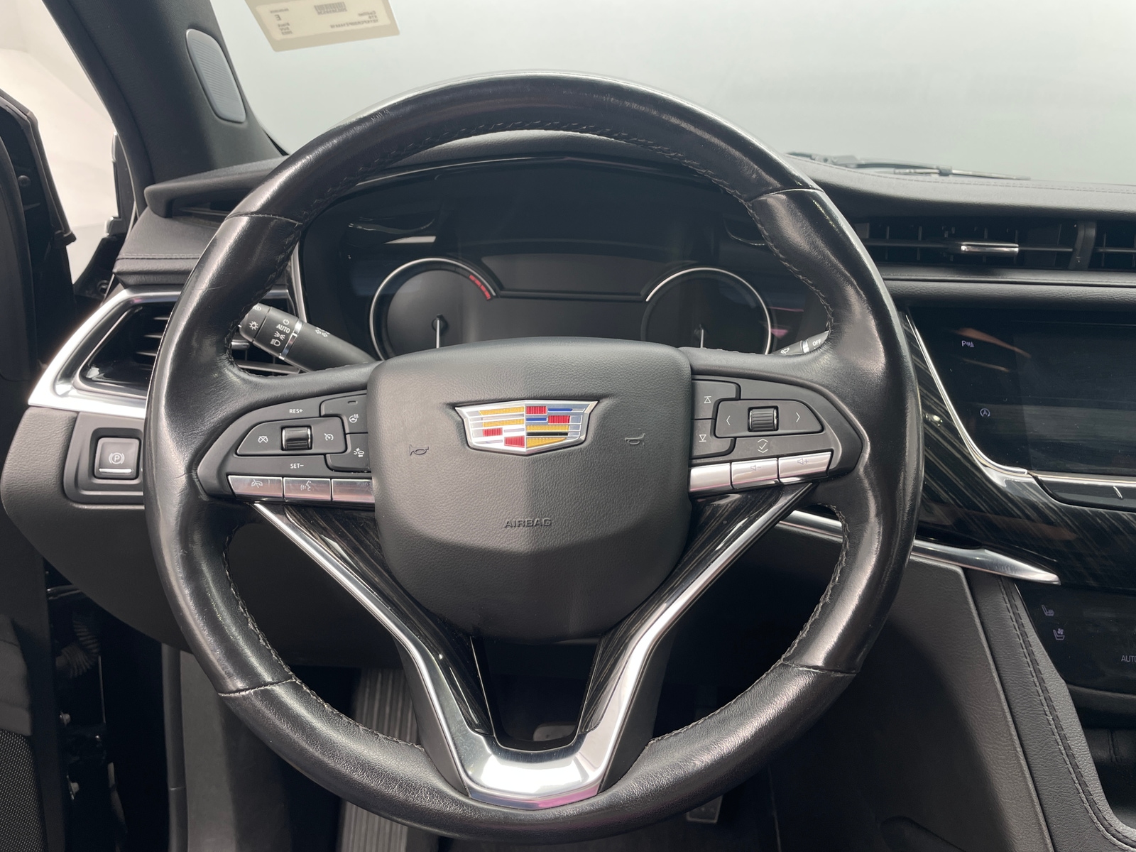 Thumbnail: 2023 Cadillac XT6 - 4