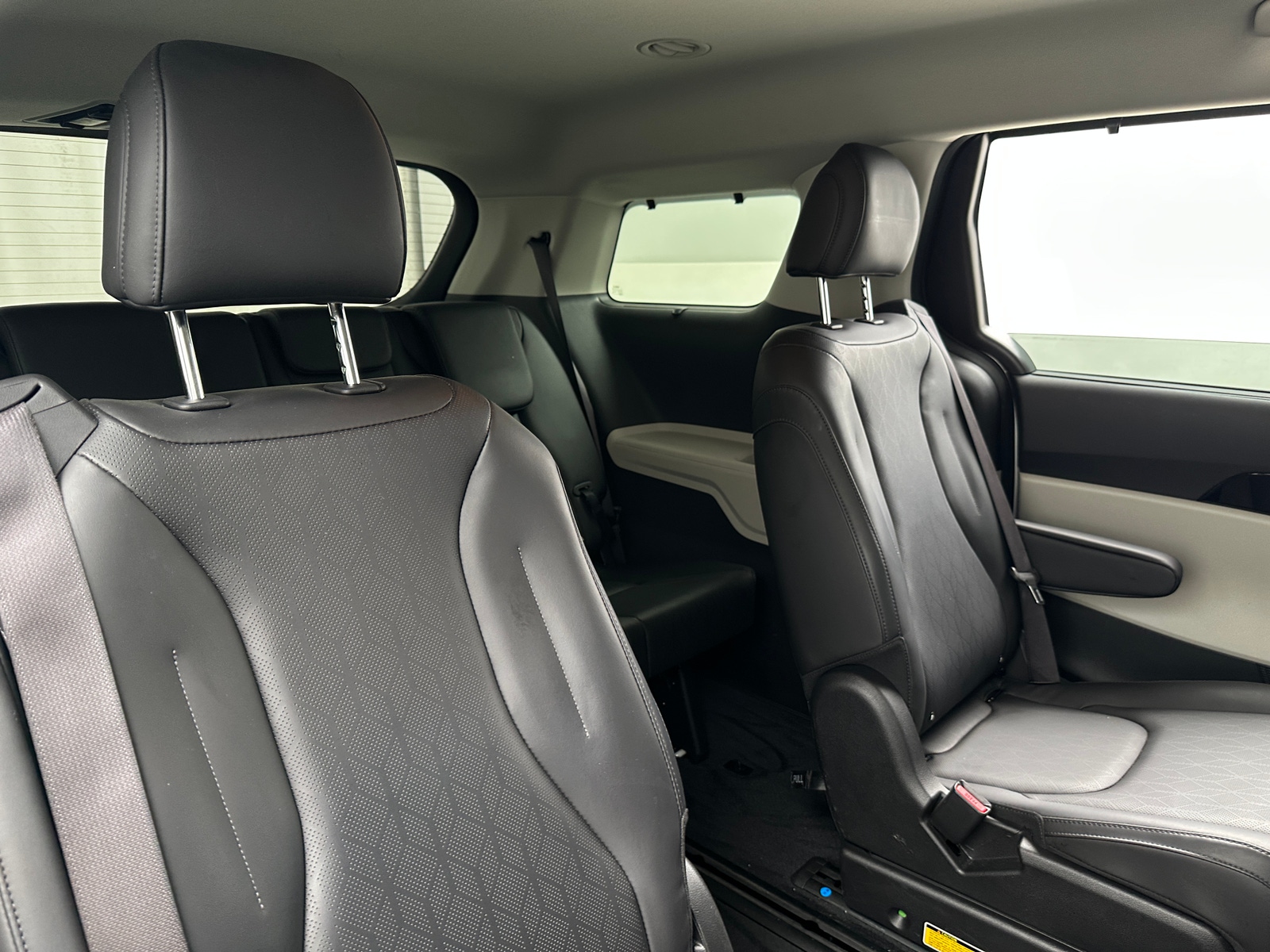 Thumbnail: 2023 Kia Carnival - 5