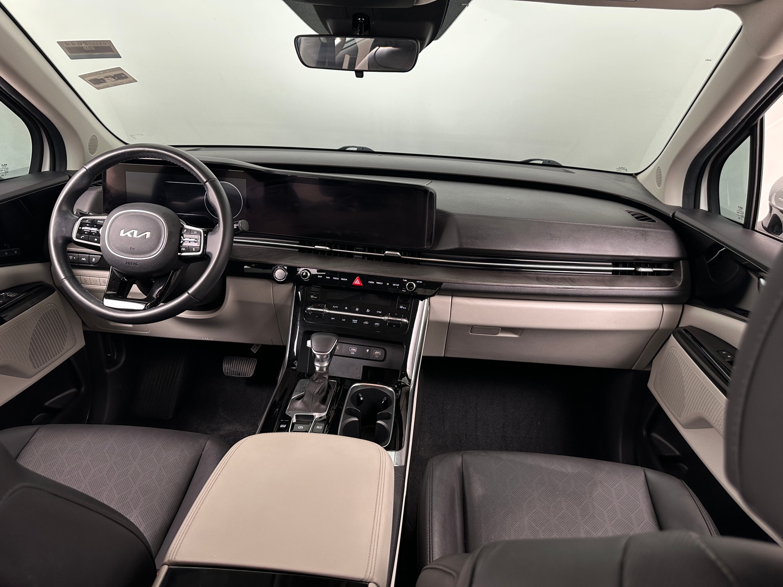 Thumbnail: 2023 Kia Carnival - 2