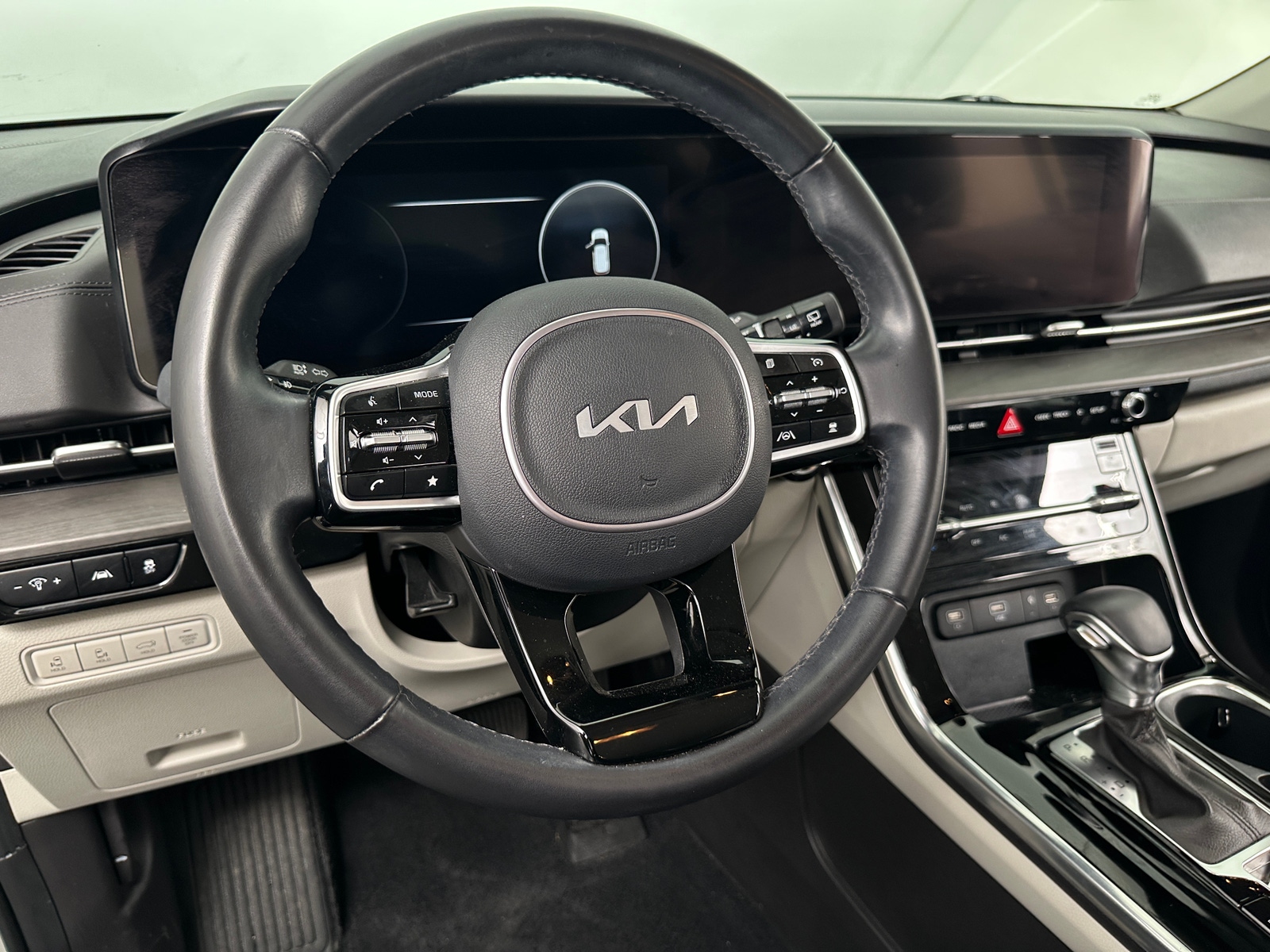Thumbnail: 2023 Kia Carnival - 4