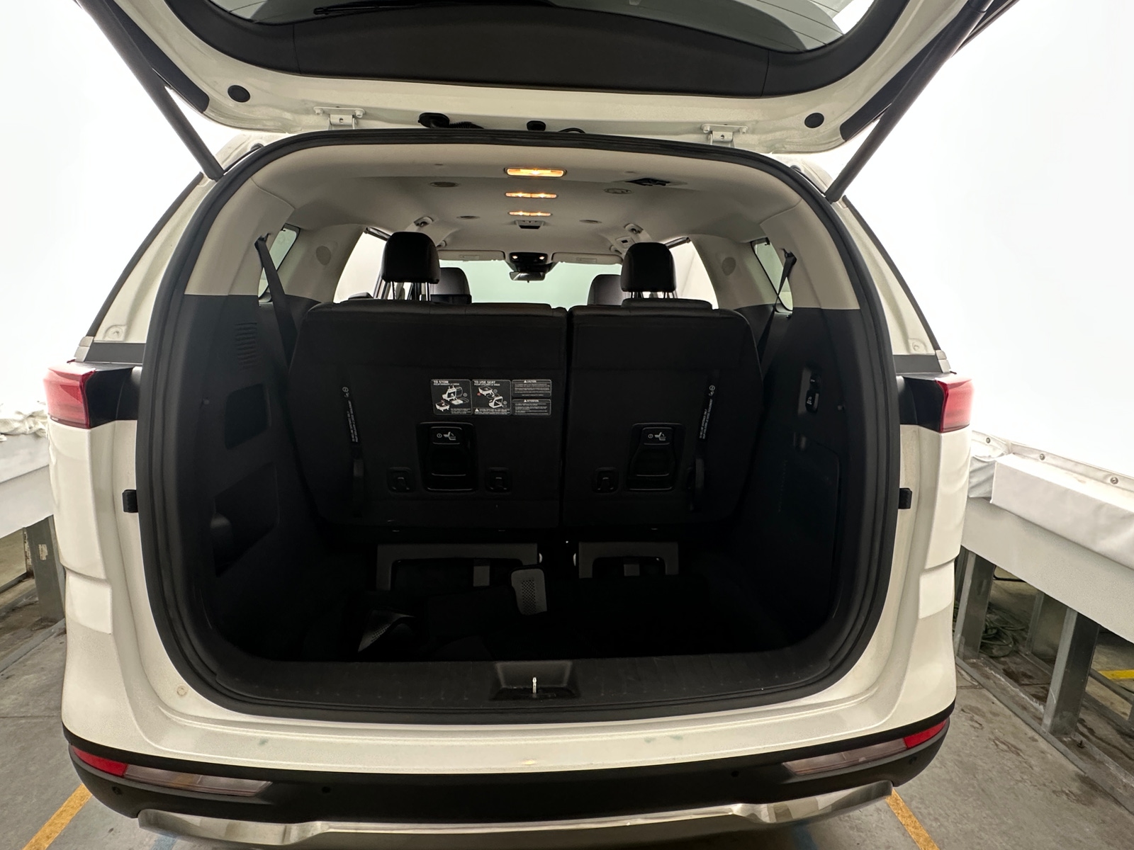 Thumbnail: 2023 Kia Carnival - 6