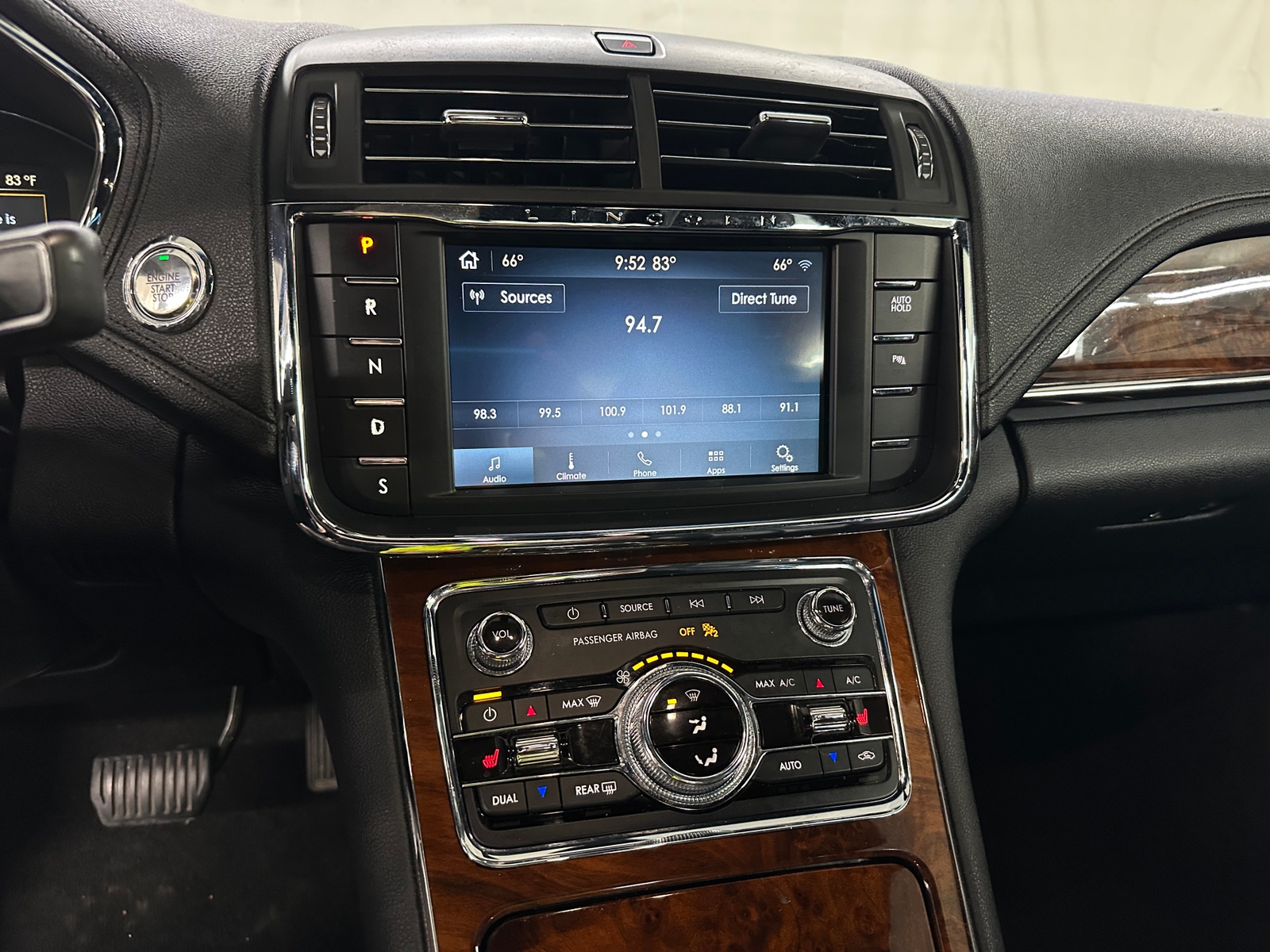 Thumbnail: 2020 Lincoln Continental - 3
