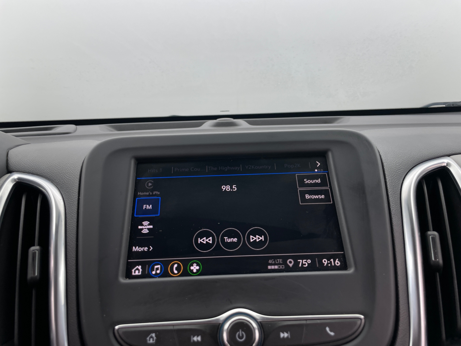 Thumbnail: 2022 Chevrolet Equinox - 4