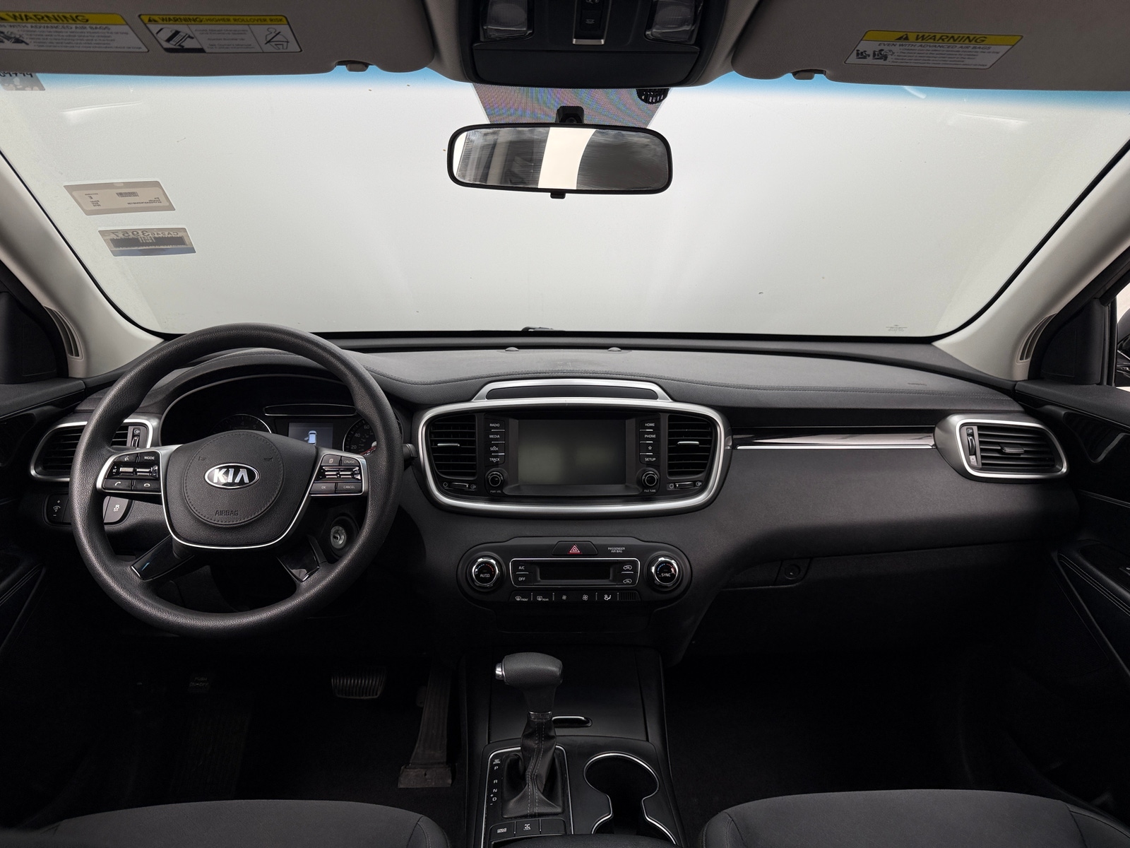 Thumbnail: 2019 Kia Sorento - 3