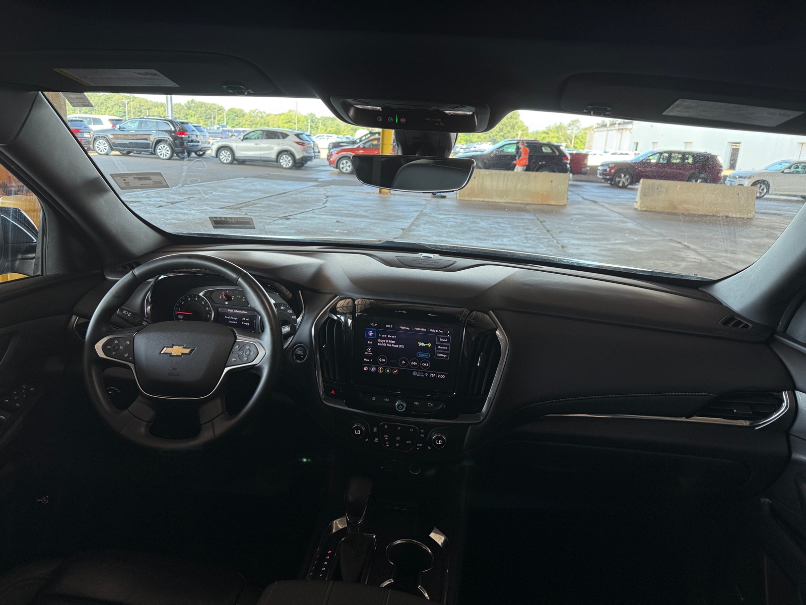 Thumbnail: 2023 Chevrolet Traverse - 3