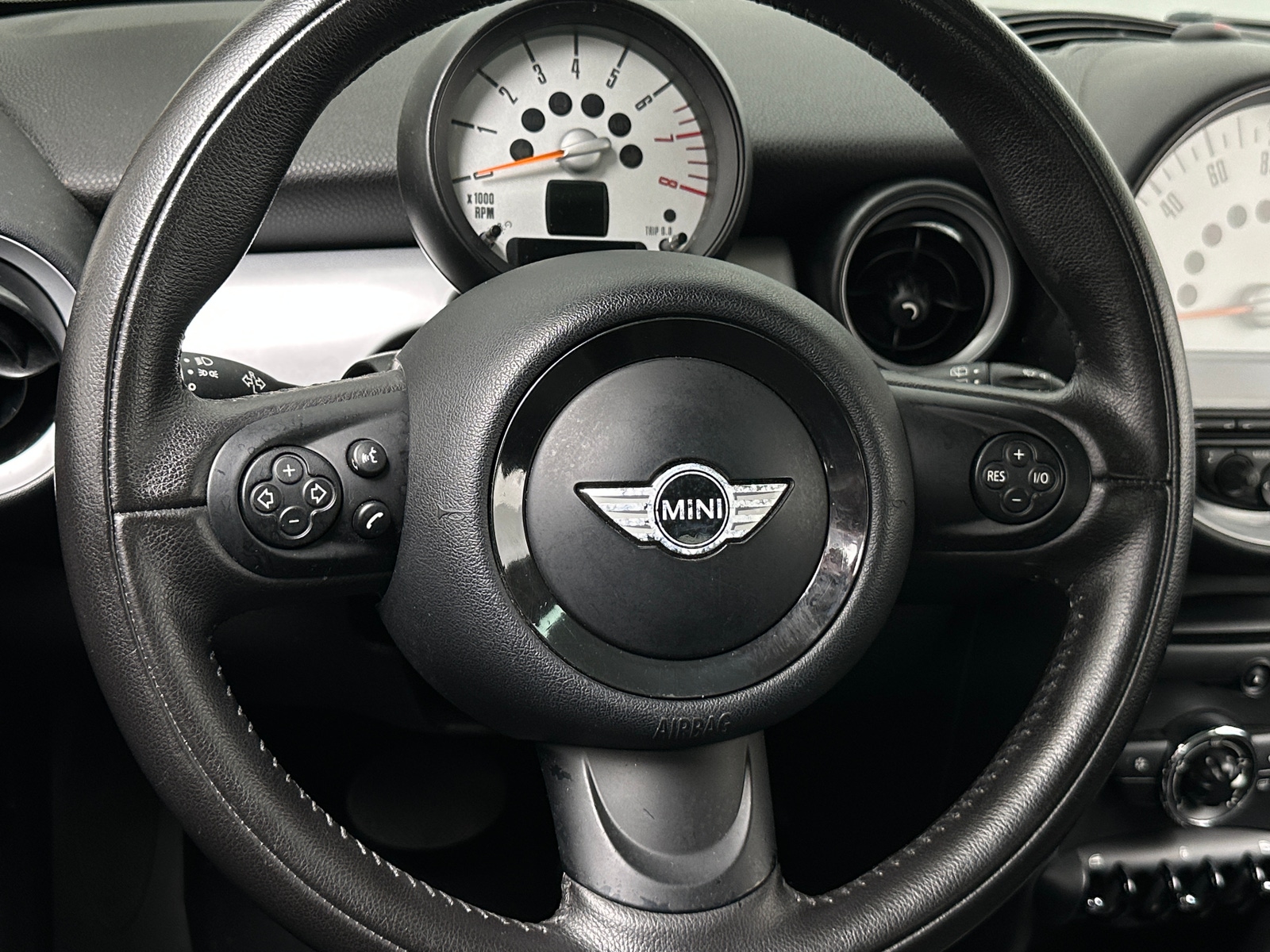 Thumbnail: 2012 MINI Cooper Hardtop - 4