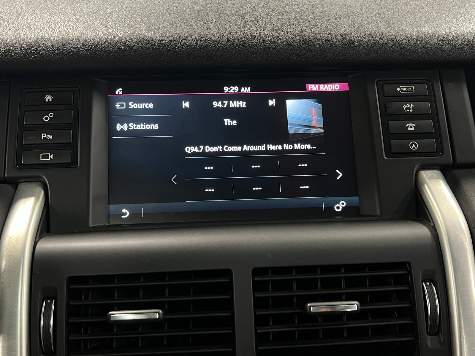 Thumbnail: 2019 Land Rover Discovery Sport - 3