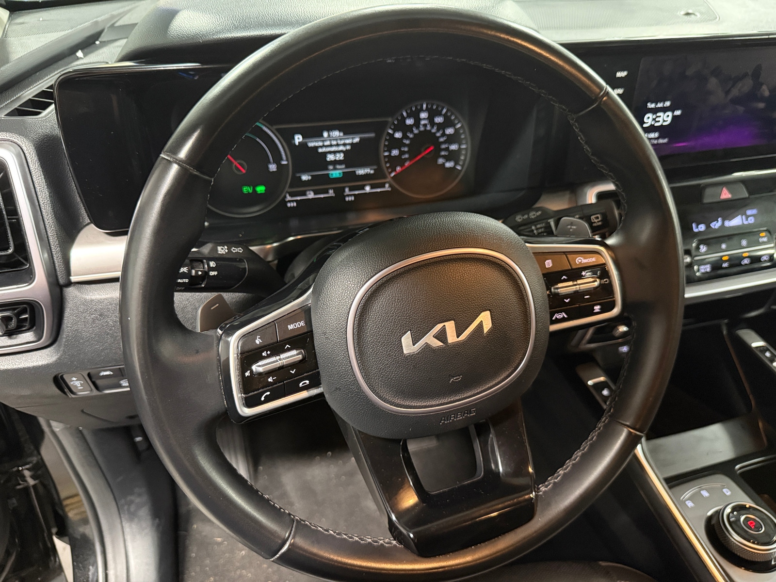 Thumbnail: 2023 Kia Sorento - 4