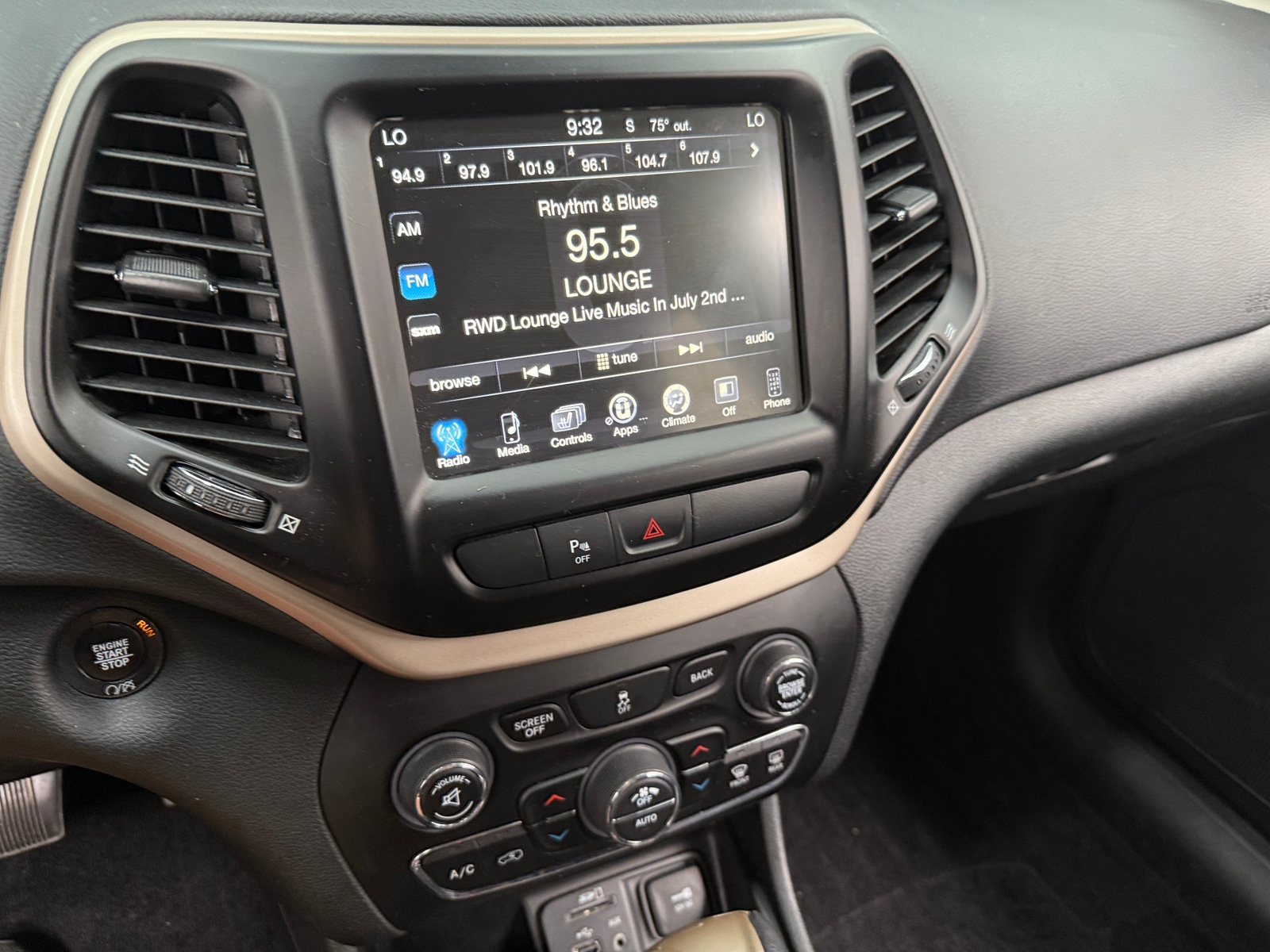 Thumbnail: 2018 Jeep Cherokee - 3