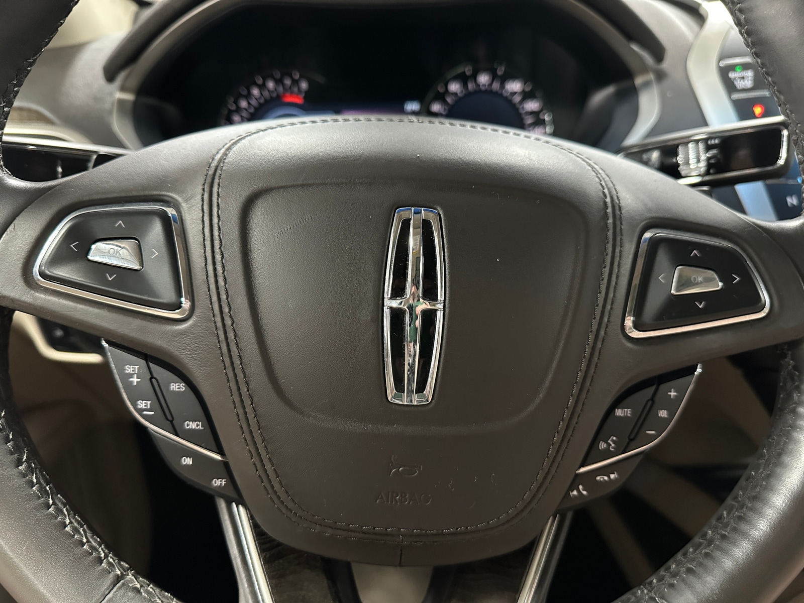 Thumbnail: 2017 Lincoln MKZ - 4