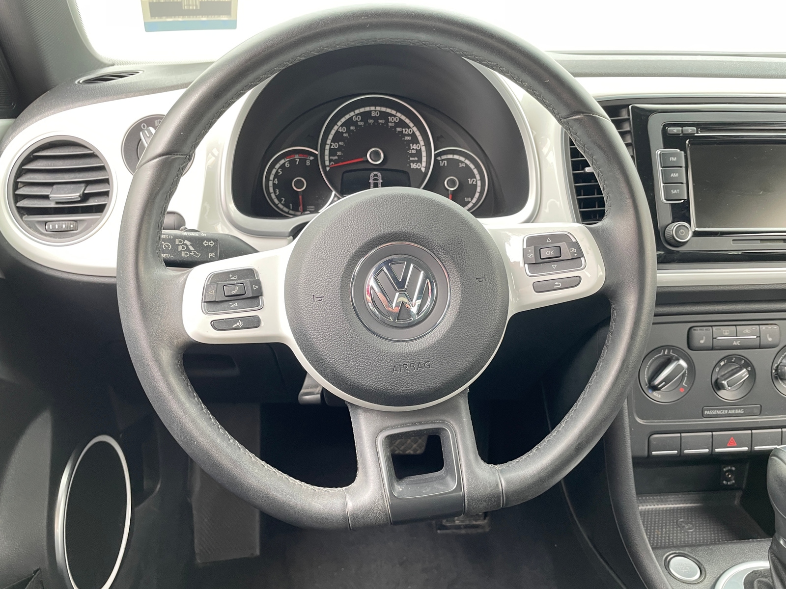 Thumbnail: 2015 Volkswagen Beetle - 3