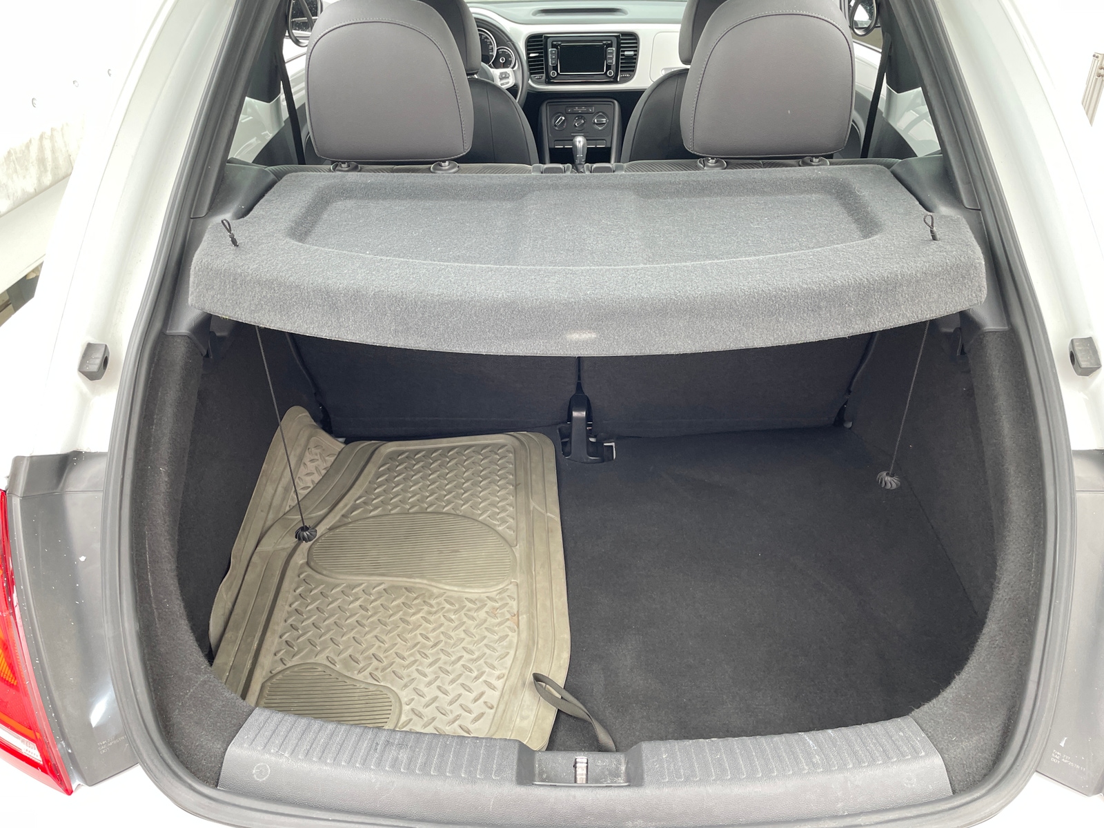 Thumbnail: 2015 Volkswagen Beetle - 5