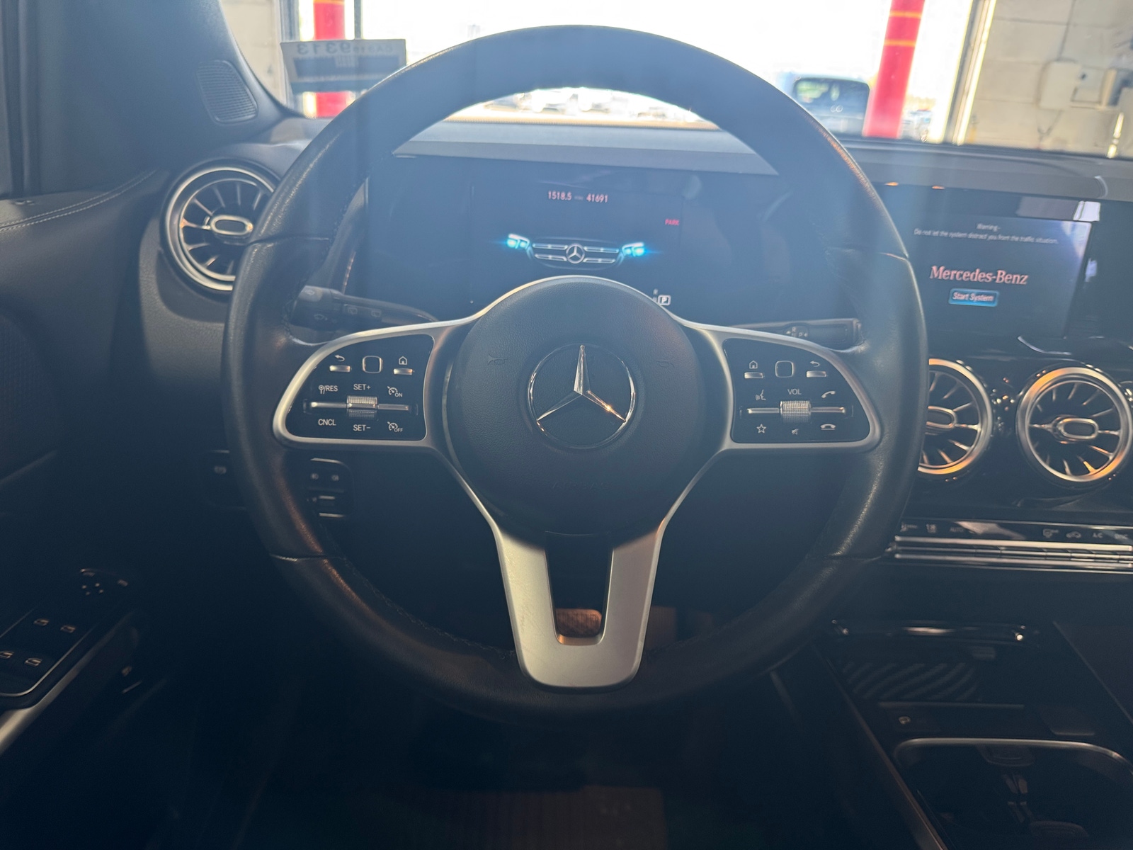 Thumbnail: 2020 Mercedes-Benz GLB - 4