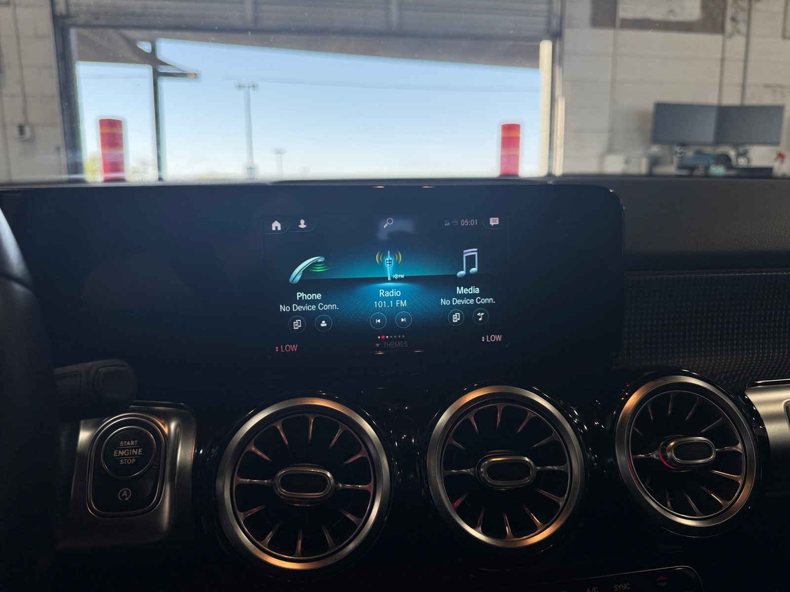 Thumbnail: 2020 Mercedes-Benz GLB - 3
