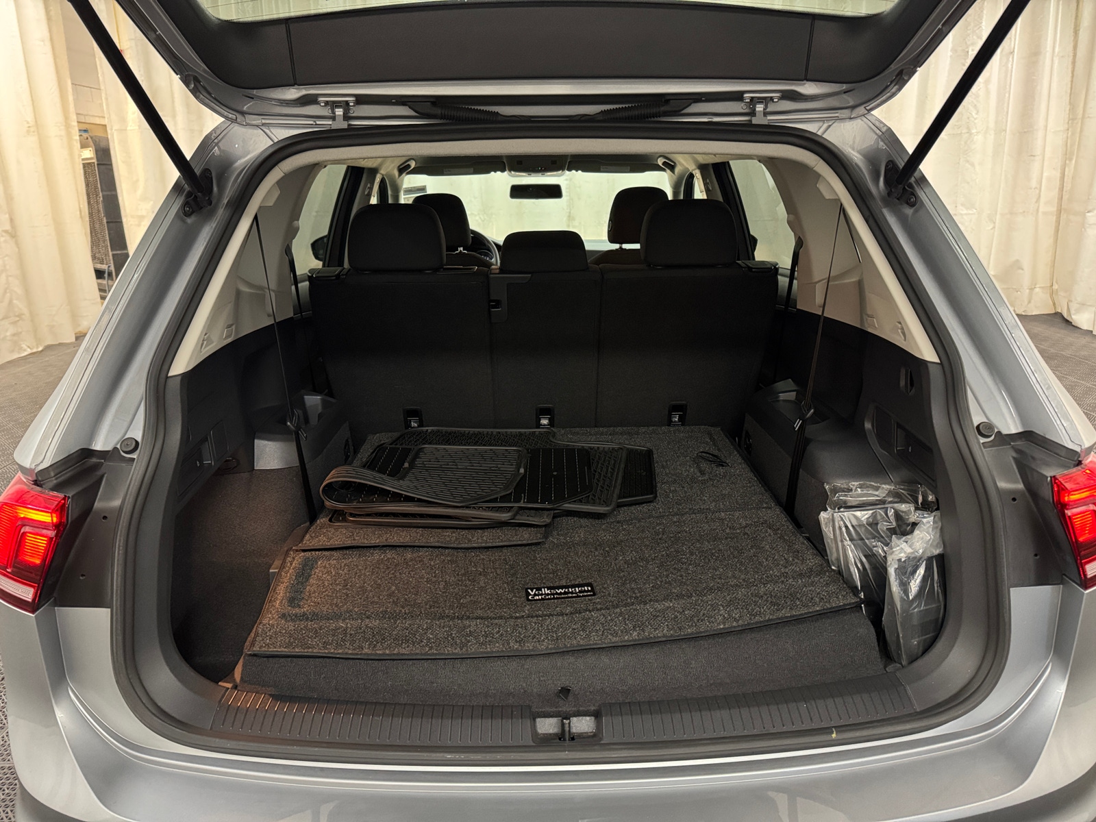 Thumbnail: 2020 Volkswagen Tiguan - 7