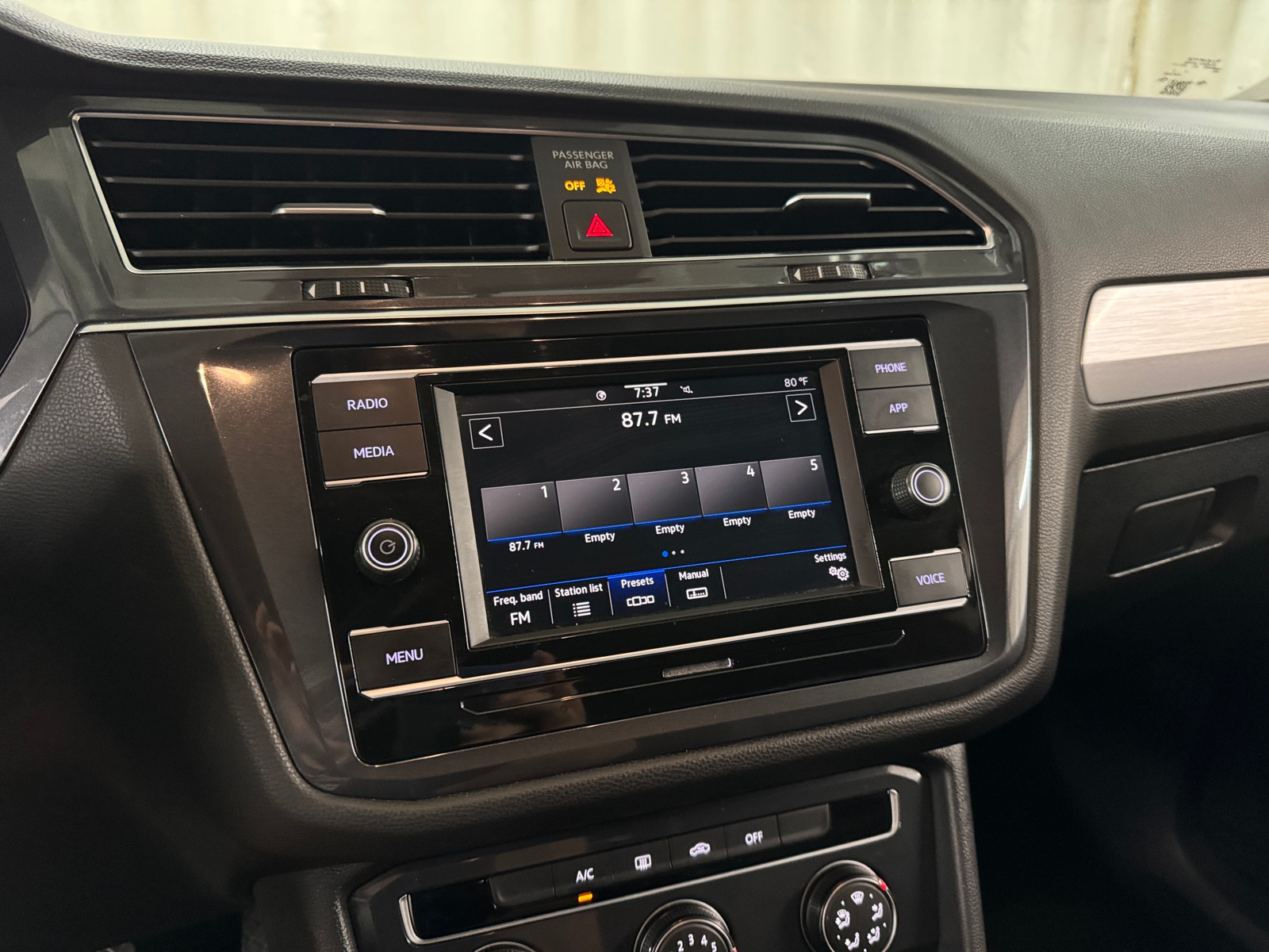 Thumbnail: 2020 Volkswagen Tiguan - 4