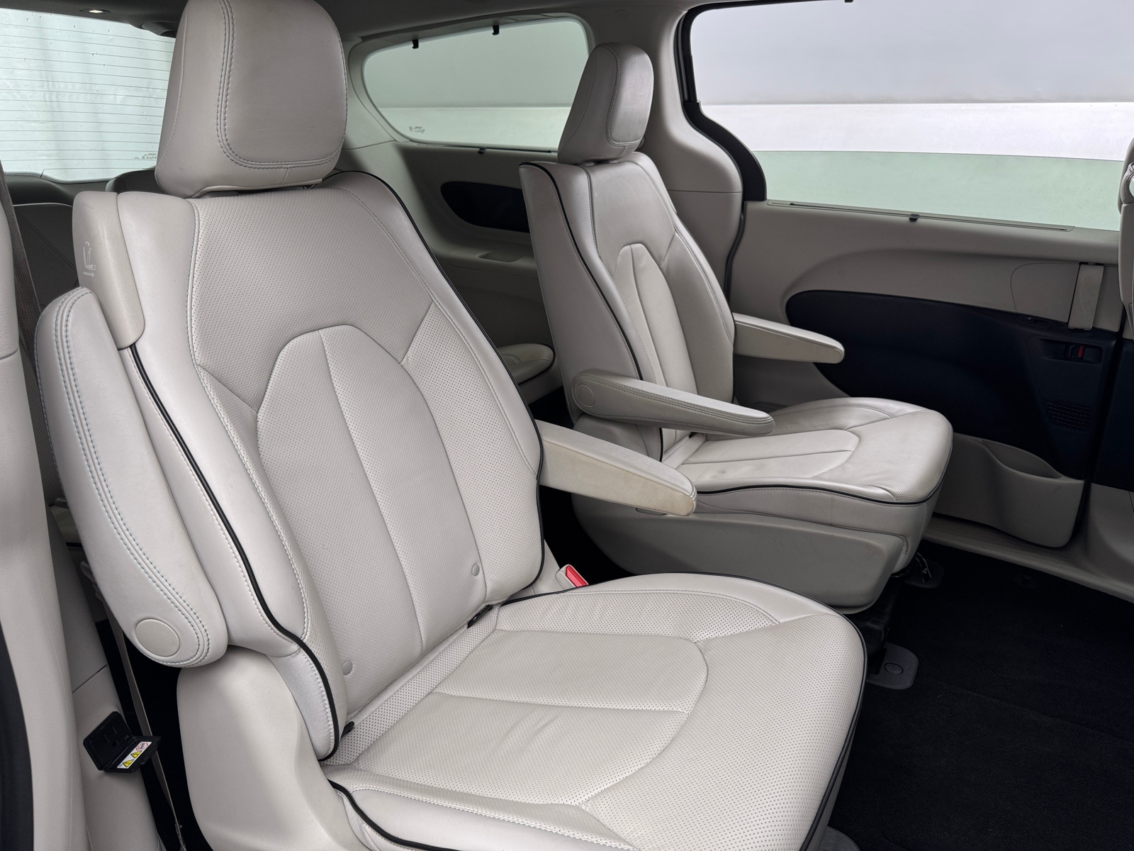 Thumbnail: 2018 Chrysler Pacifica - 5