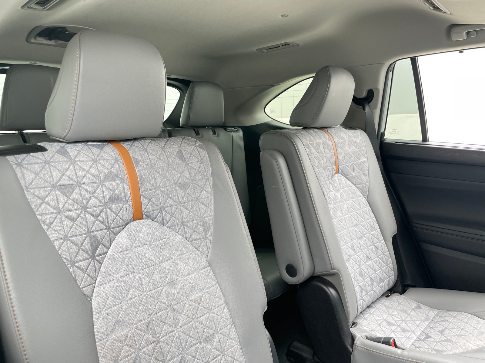 Thumbnail: 2022 Toyota Highlander - 5