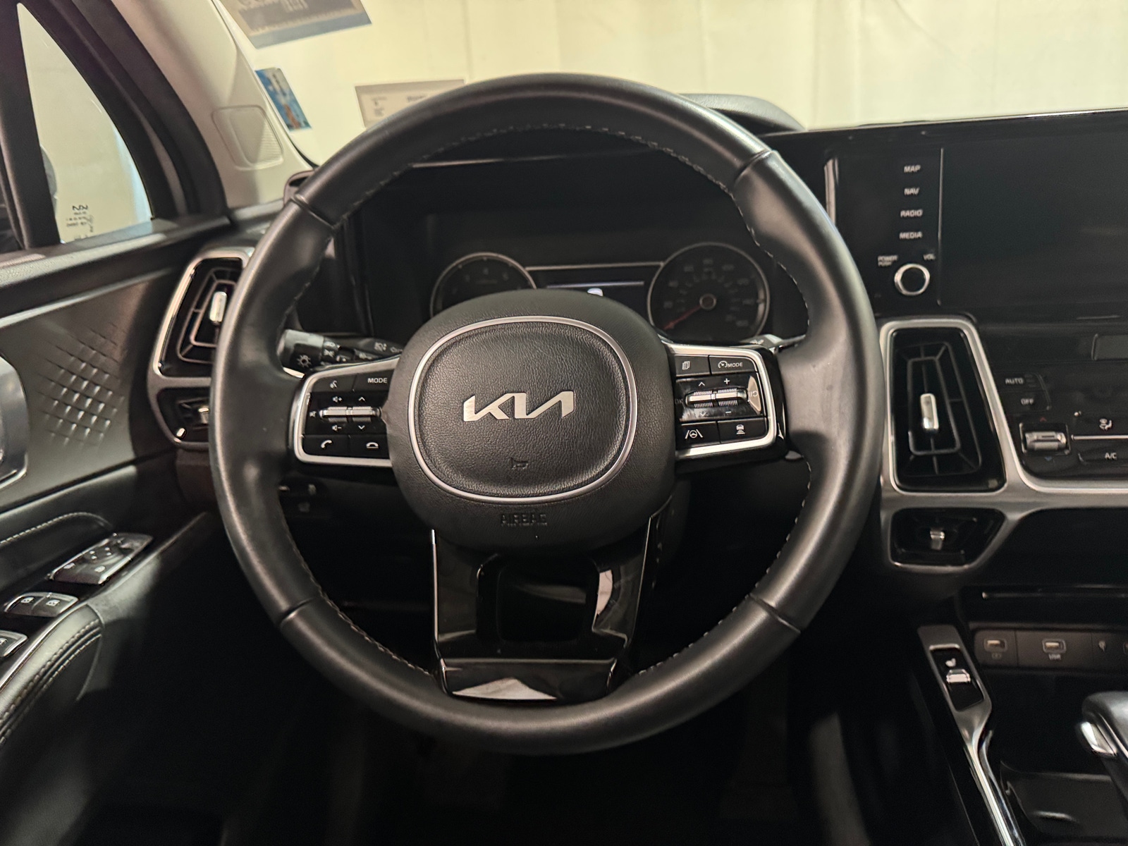 Thumbnail: 2022 Kia Sorento - 4