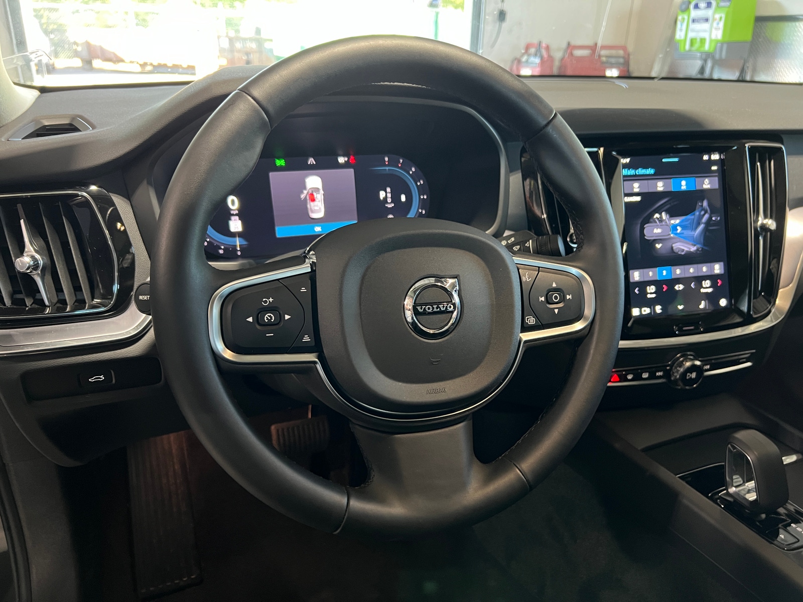 Thumbnail: 2025 Volvo S60 - 4
