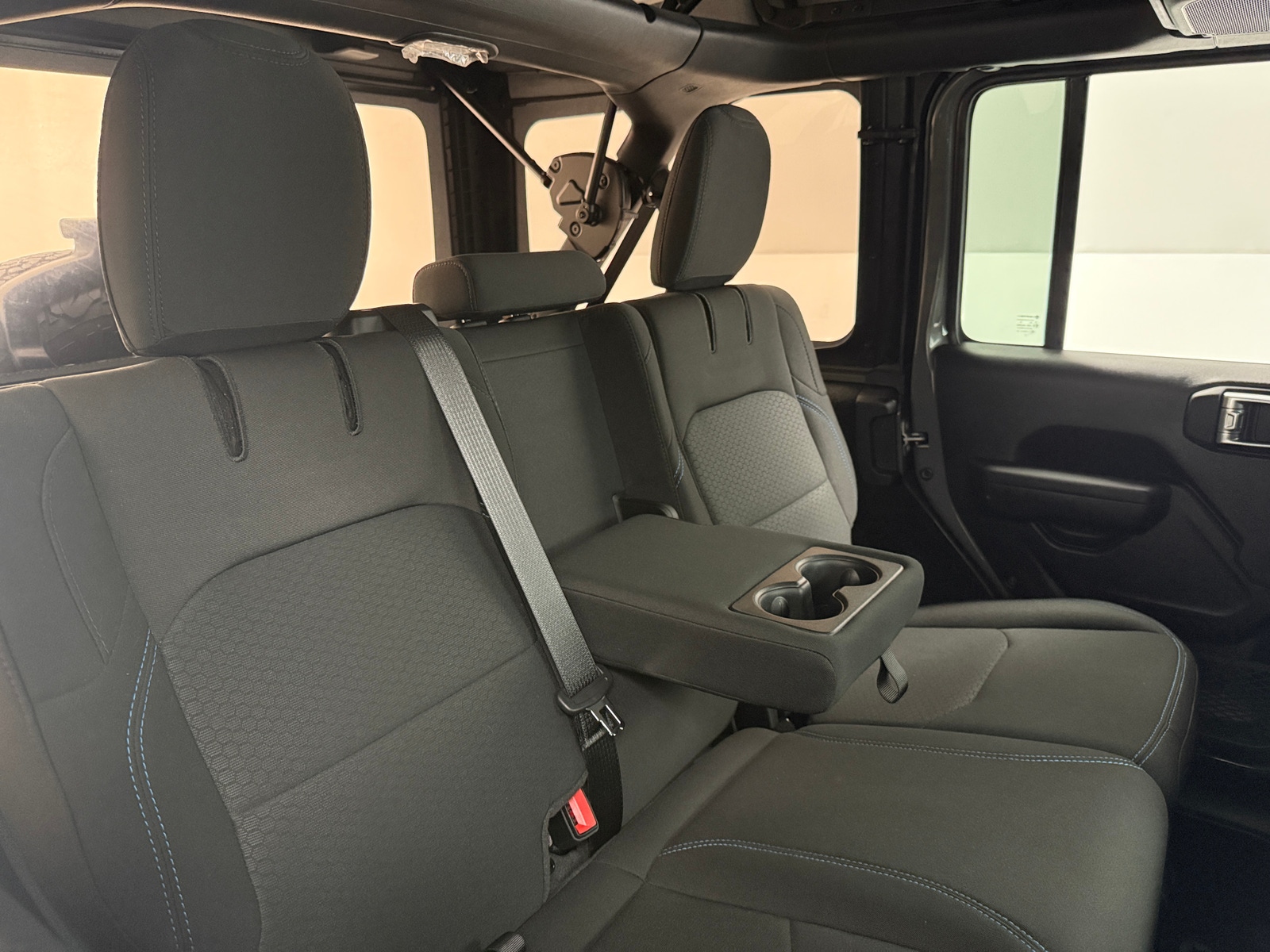 Thumbnail: 2022 Jeep Wrangler - 6