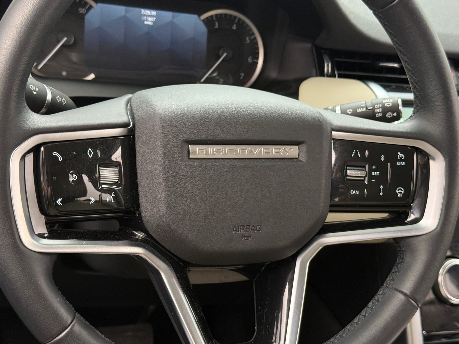 Thumbnail: 2023 Land Rover Discovery Sport - 4