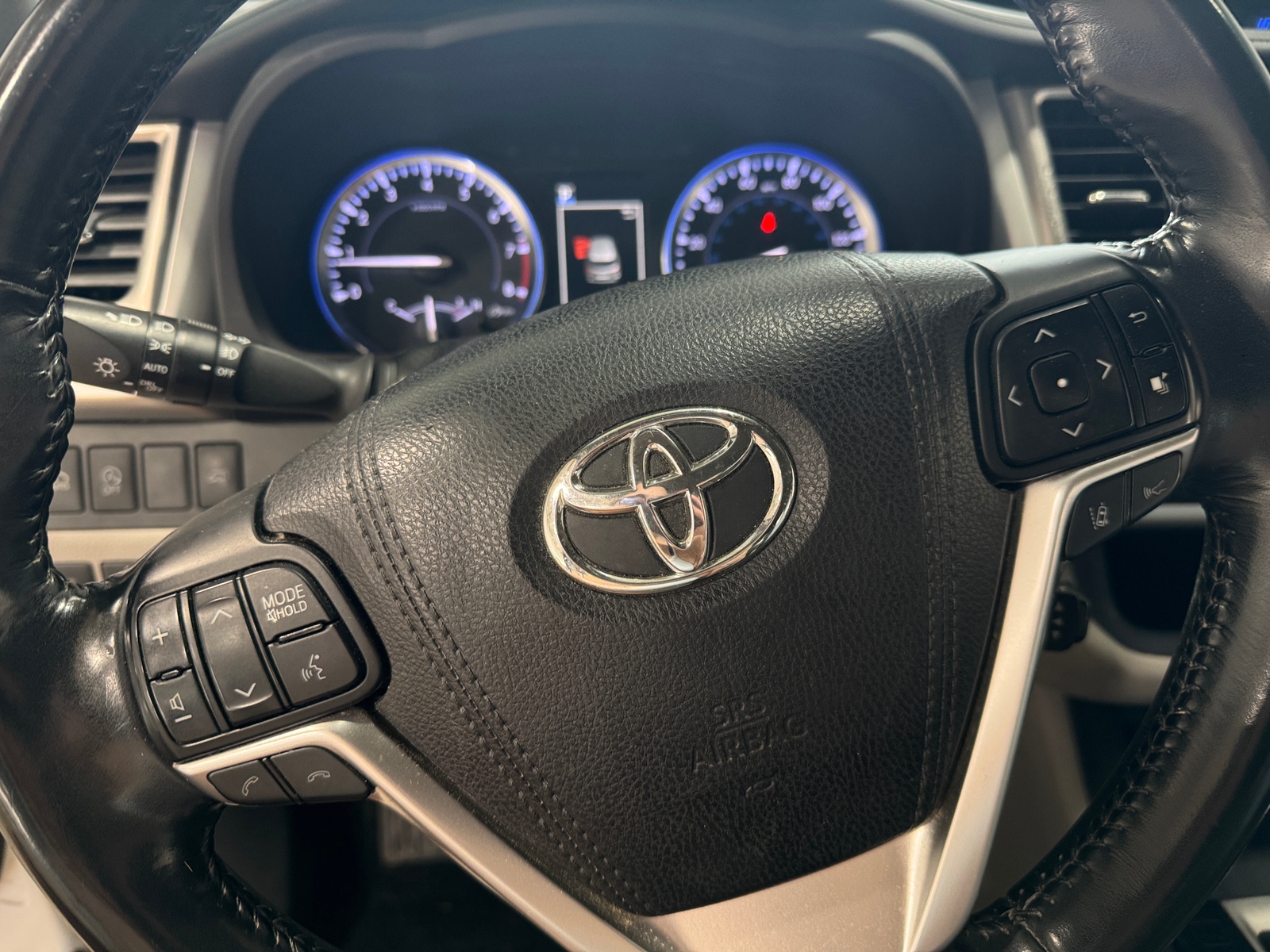 Thumbnail: 2017 Toyota Highlander - 4