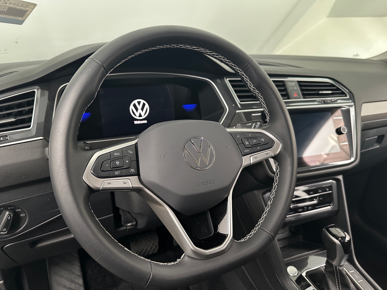Thumbnail: 2024 Volkswagen Tiguan - 4