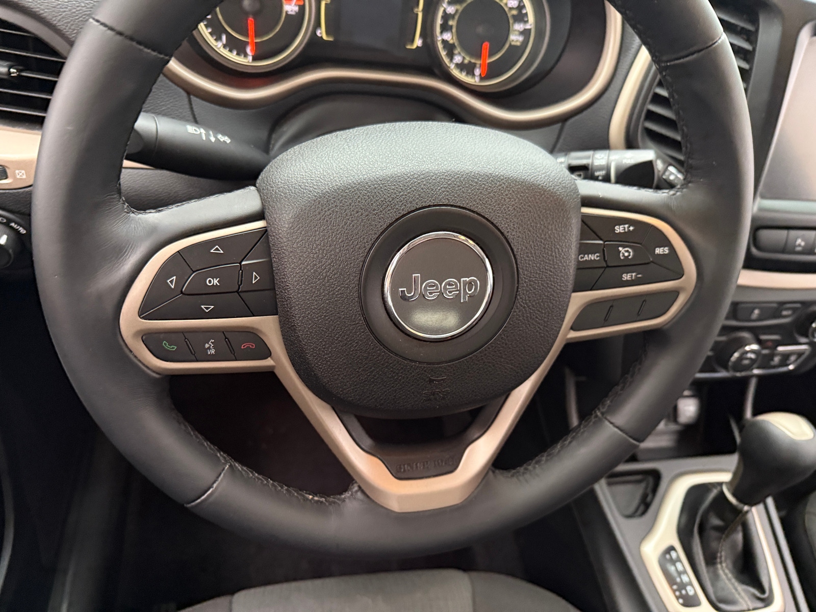 Thumbnail: 2017 Jeep Cherokee - 5