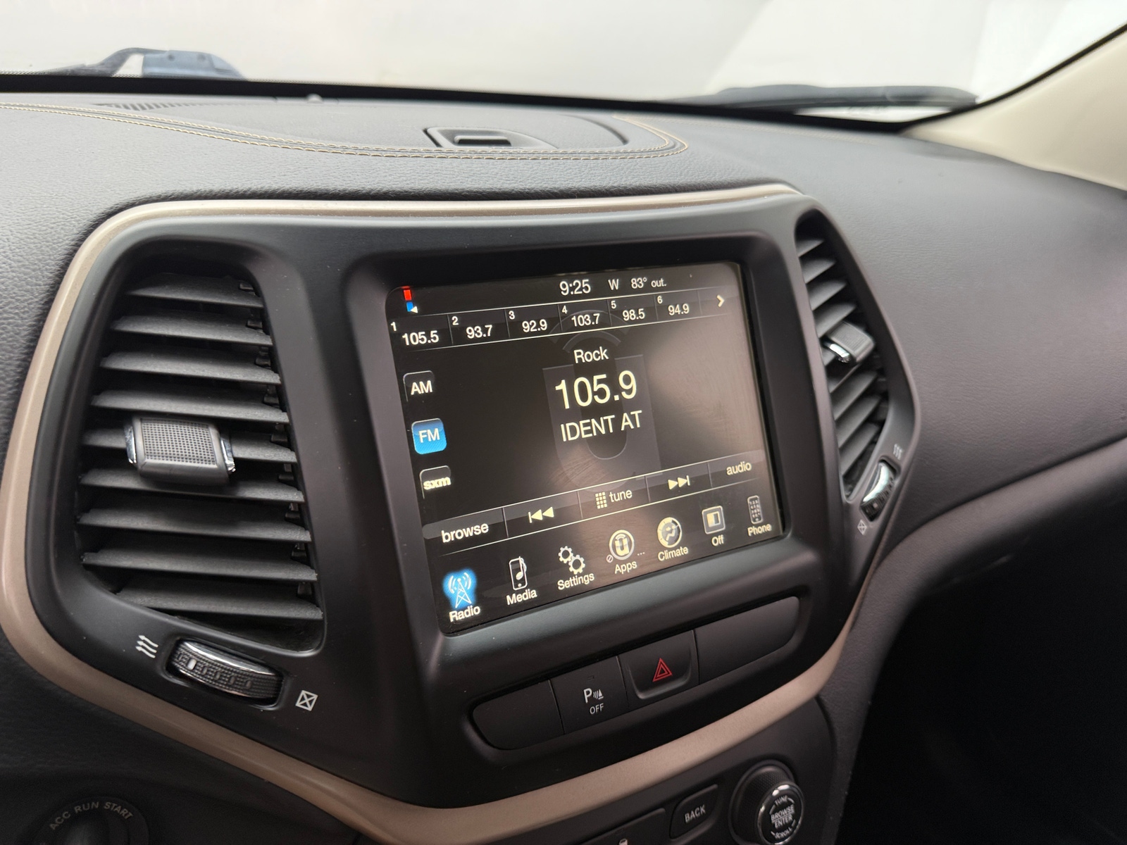 Thumbnail: 2017 Jeep Cherokee - 4