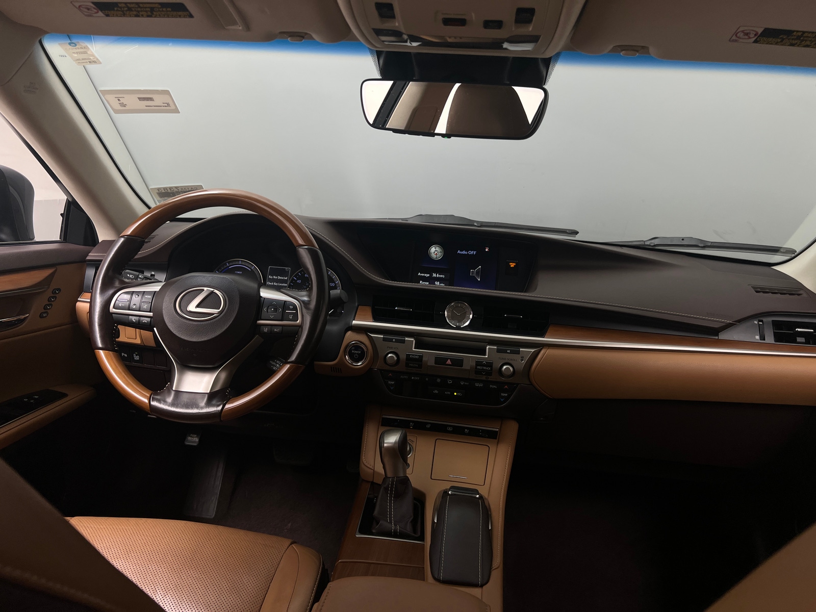 Thumbnail: 2017 Lexus ES - 2