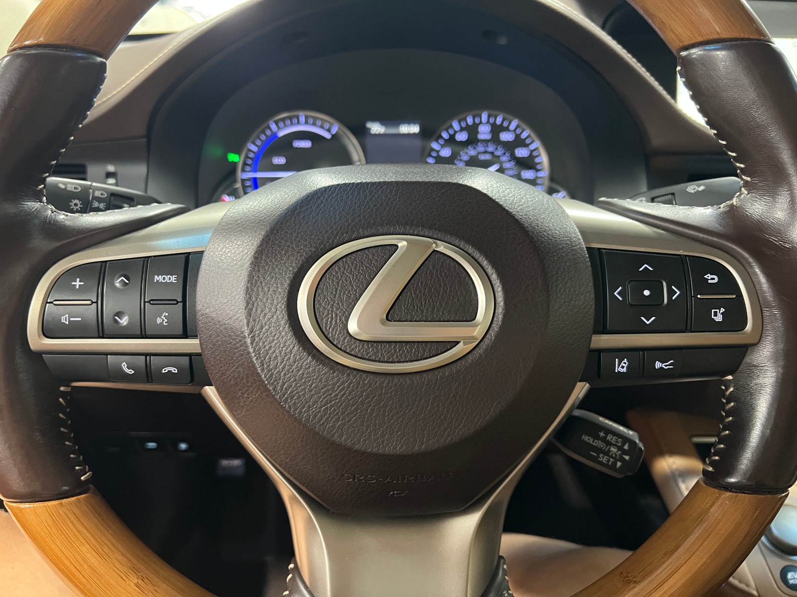 Thumbnail: 2017 Lexus ES - 4