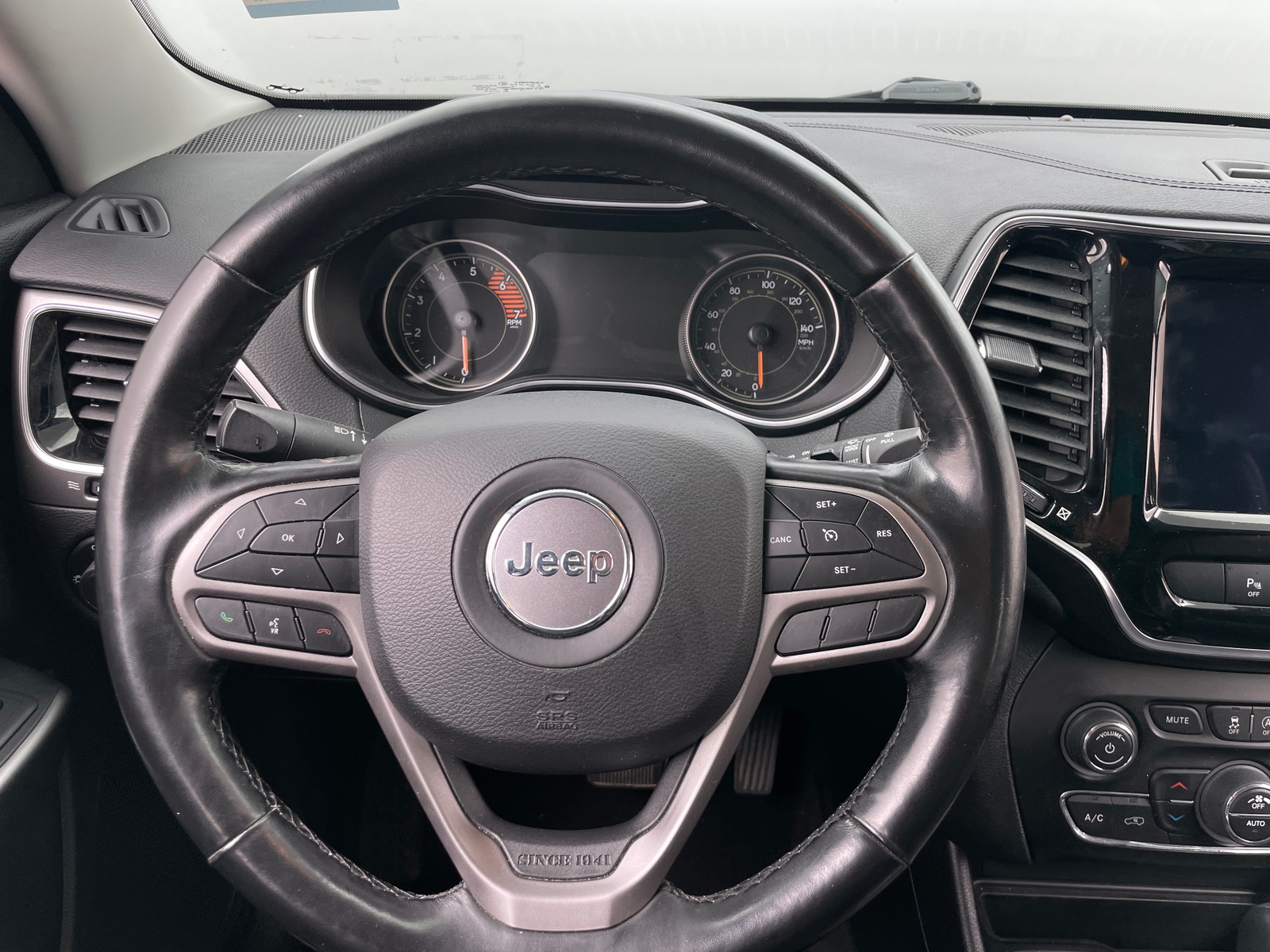 Thumbnail: 2020 Jeep Cherokee - 4