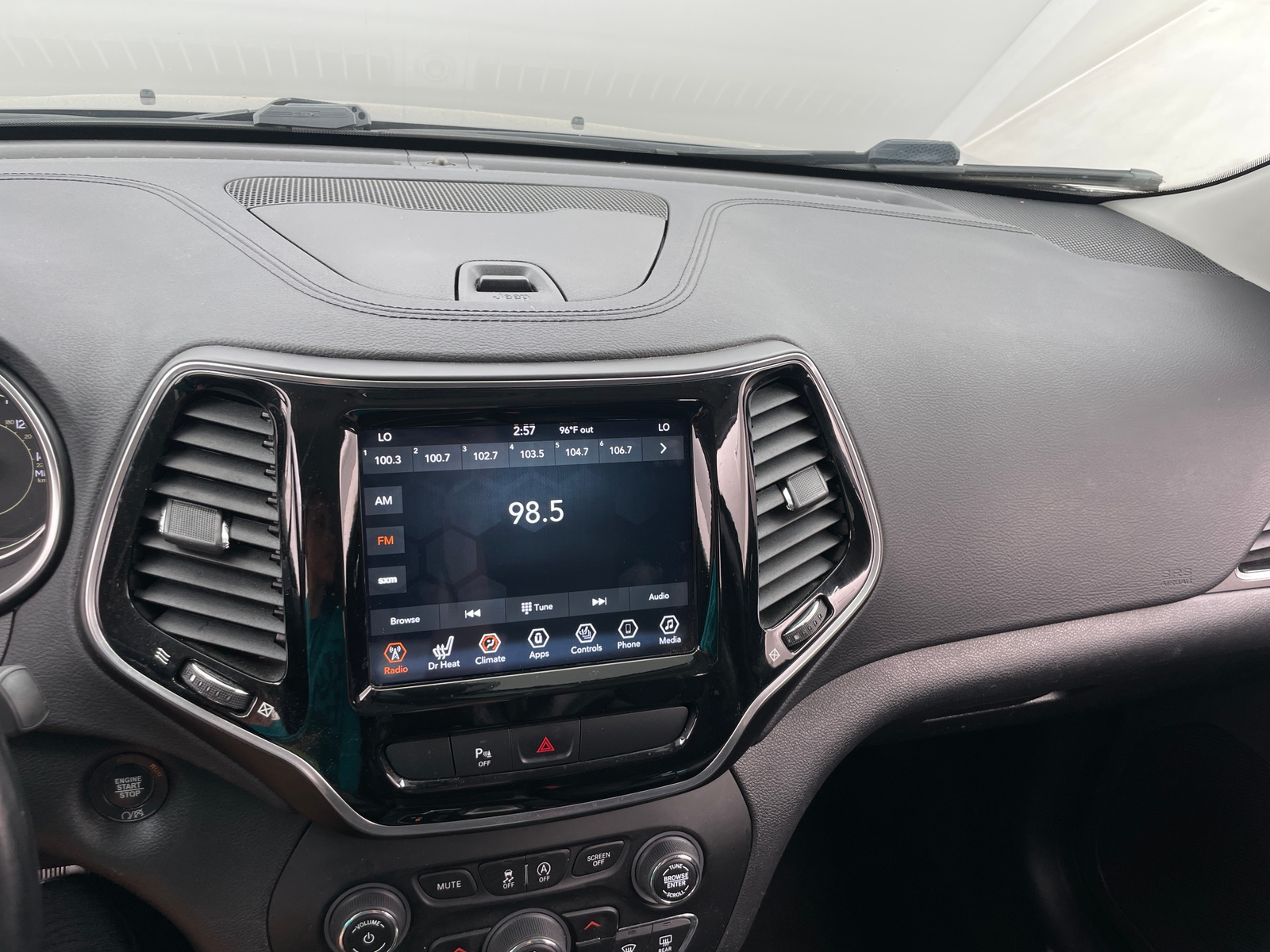 Thumbnail: 2020 Jeep Cherokee - 3