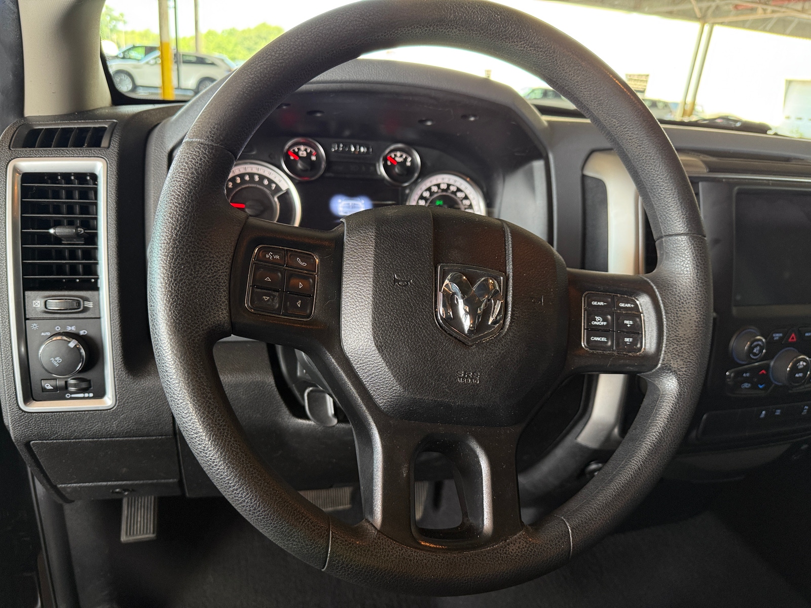 Thumbnail: 2020 RAM 1500 Classic - 5