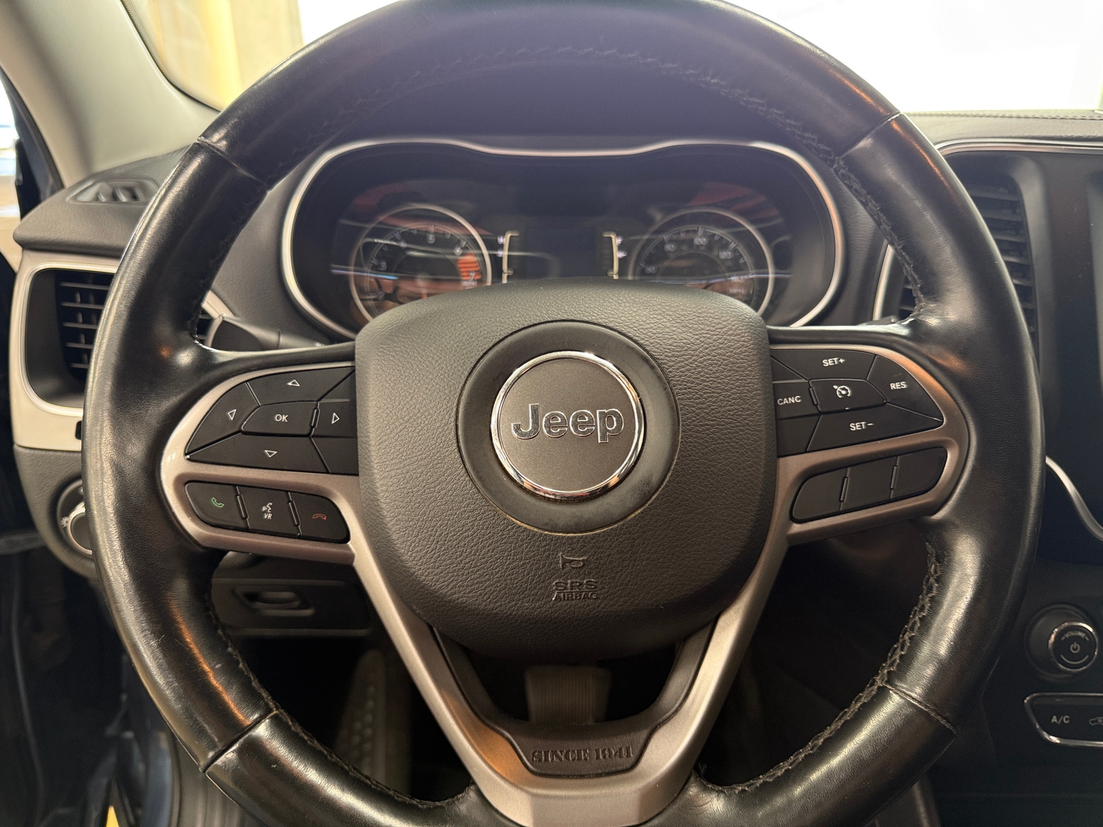 Thumbnail: 2020 Jeep Cherokee - 5