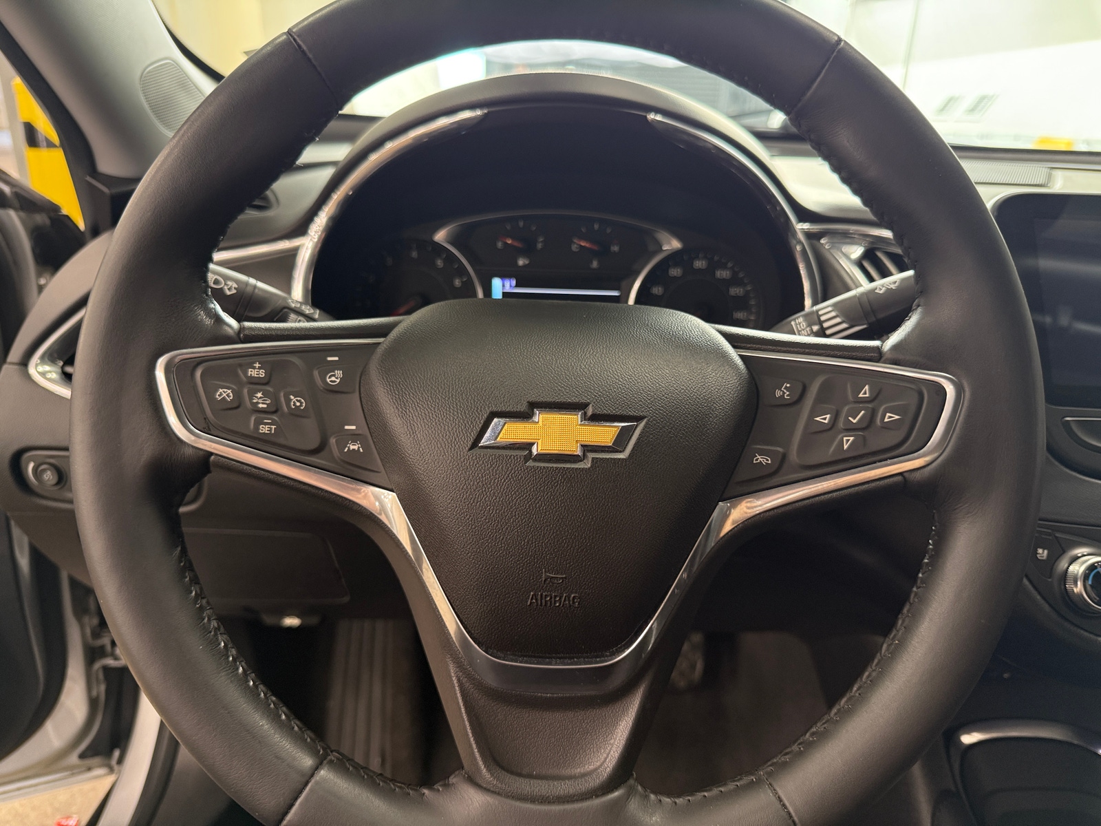 Thumbnail: 2018 Chevrolet Malibu - 4