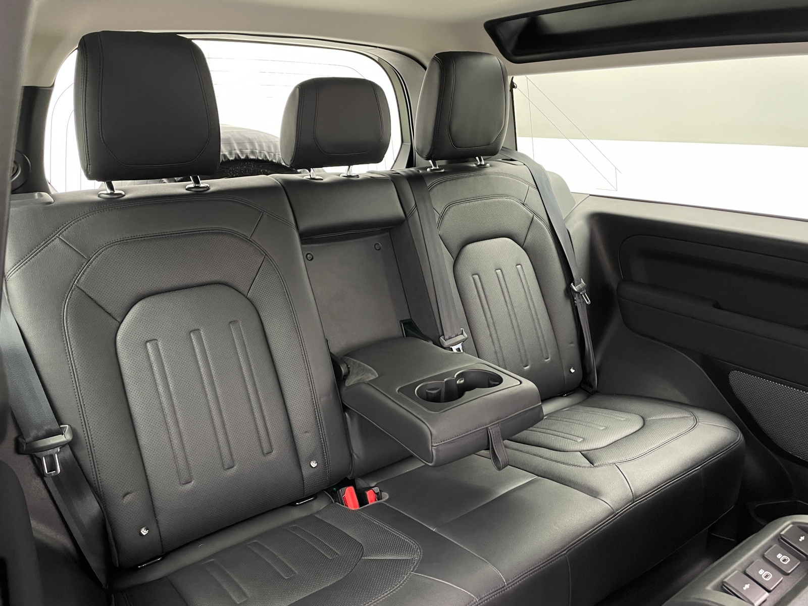 Thumbnail: 2021 Land Rover Defender - 5