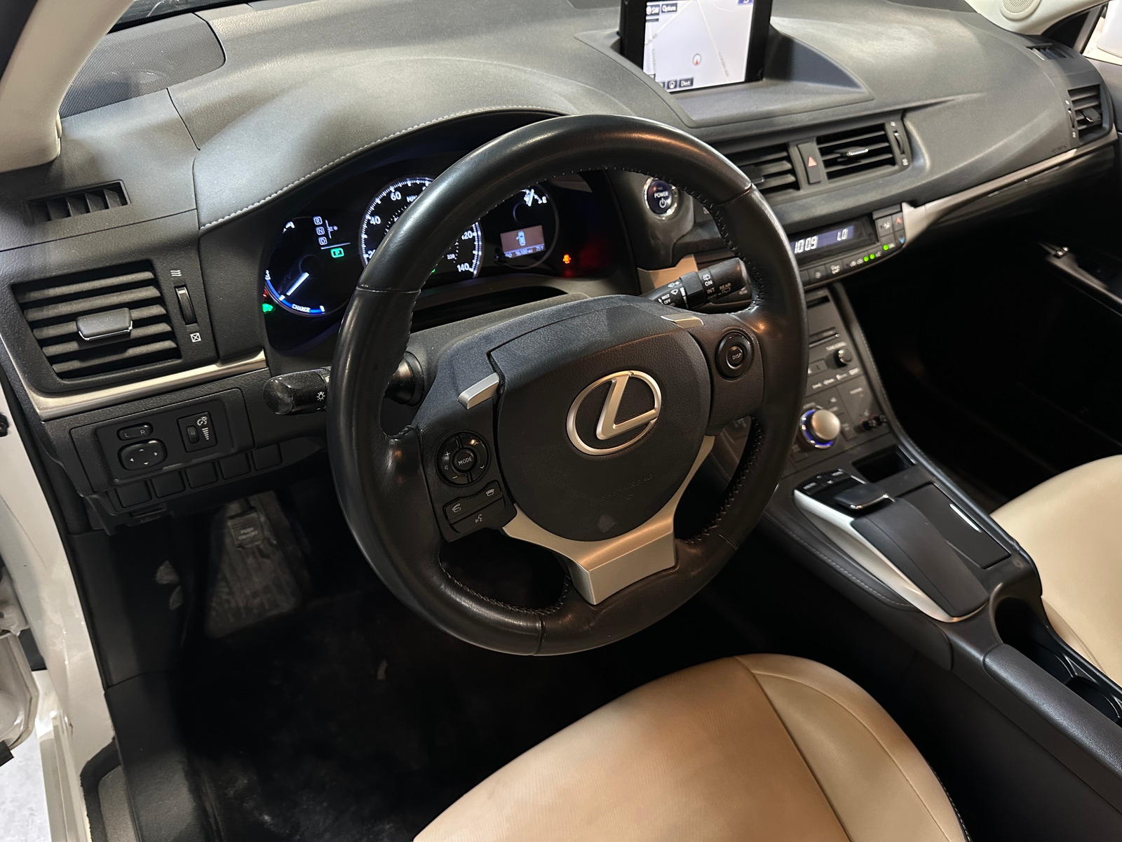Thumbnail: 2014 Lexus CT - 2