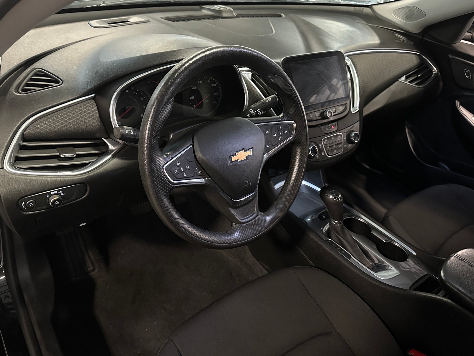 Thumbnail: 2020 Chevrolet Malibu - 3