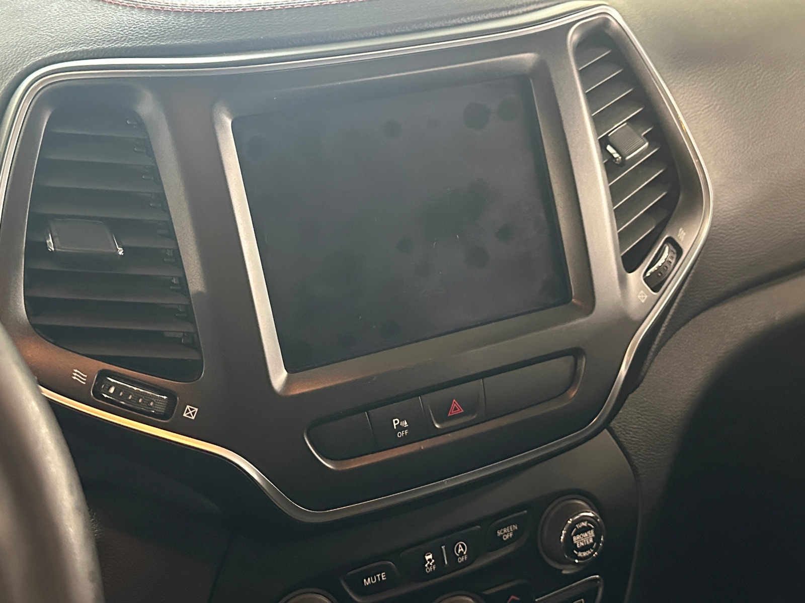 Thumbnail: 2019 Jeep Cherokee - 4