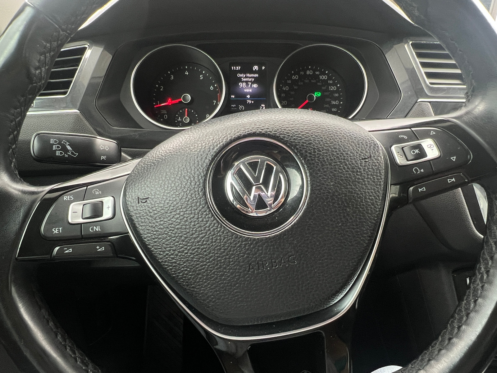 Thumbnail: 2018 Volkswagen Tiguan - 4
