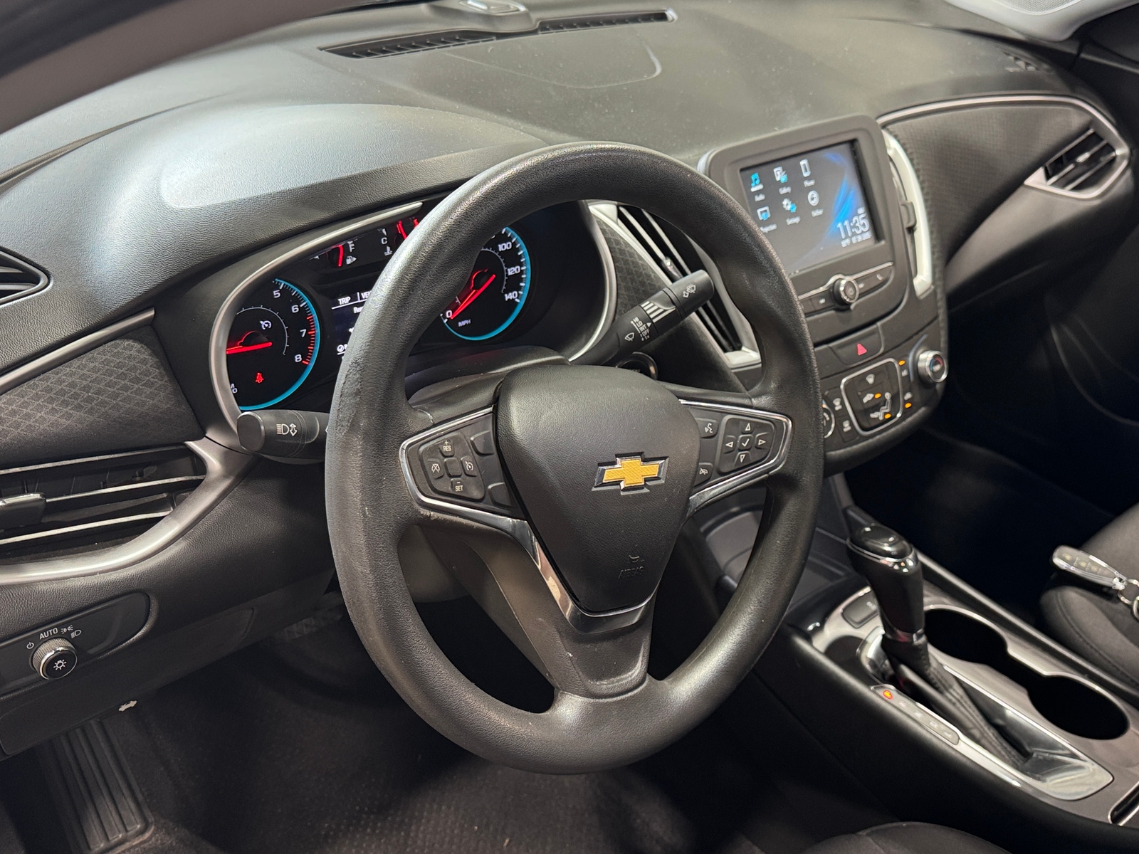 Thumbnail: 2017 Chevrolet Malibu - 3