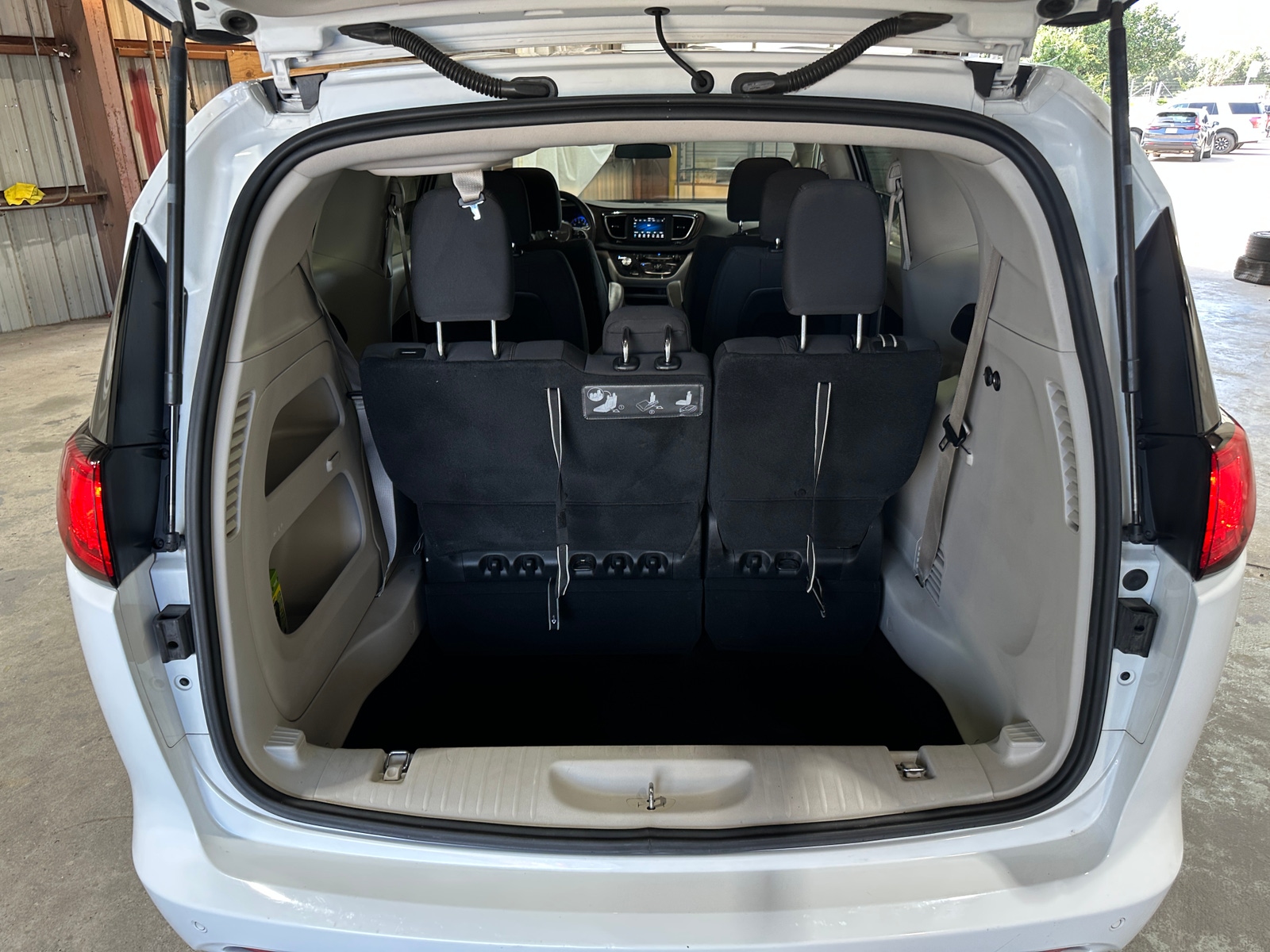 Thumbnail: 2019 Chrysler Pacifica - 7