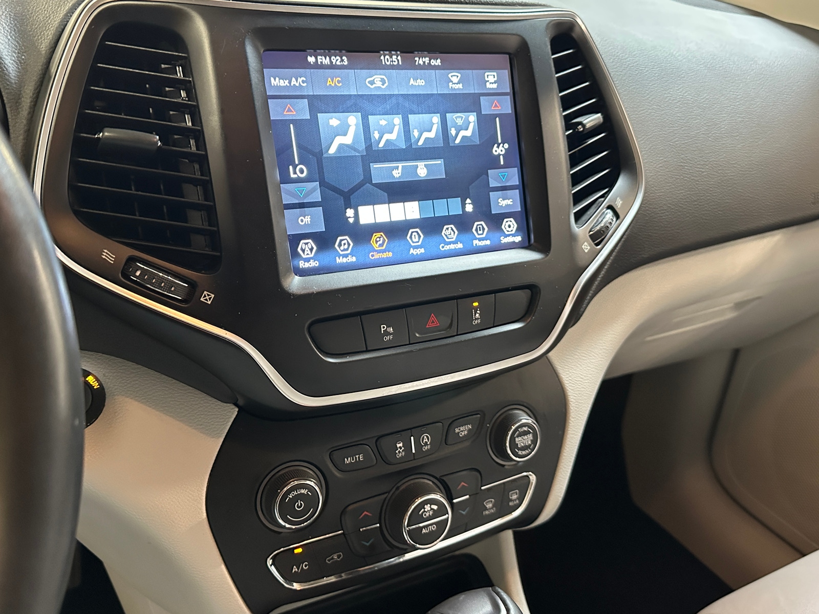 Thumbnail: 2021 Jeep Cherokee - 3