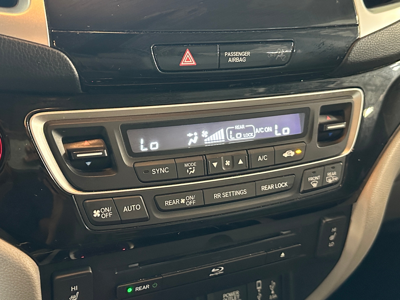 Thumbnail: 2018 Honda Pilot - 3