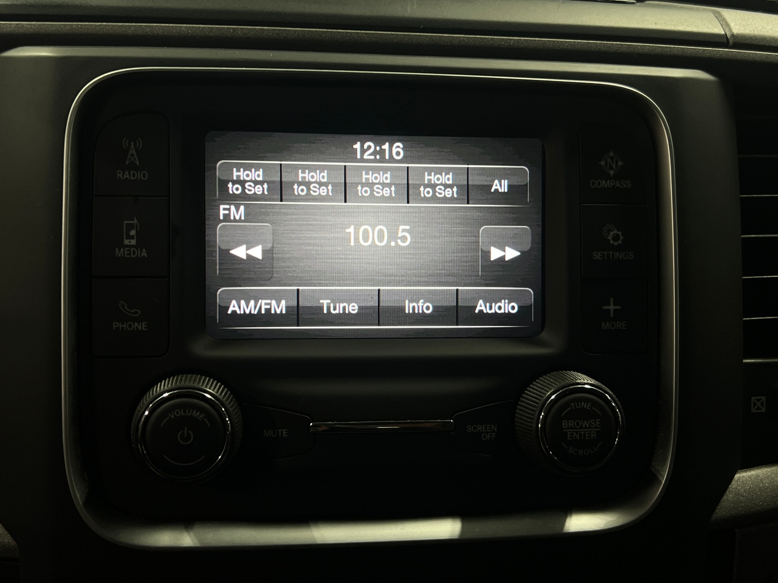 Thumbnail: 2021 RAM 1500 Classic - 4