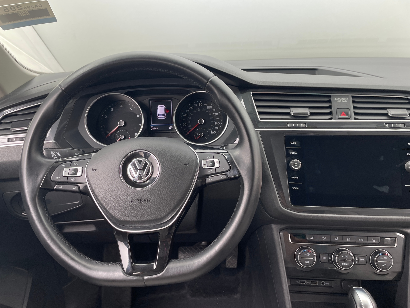Thumbnail: 2019 Volkswagen Tiguan - 4