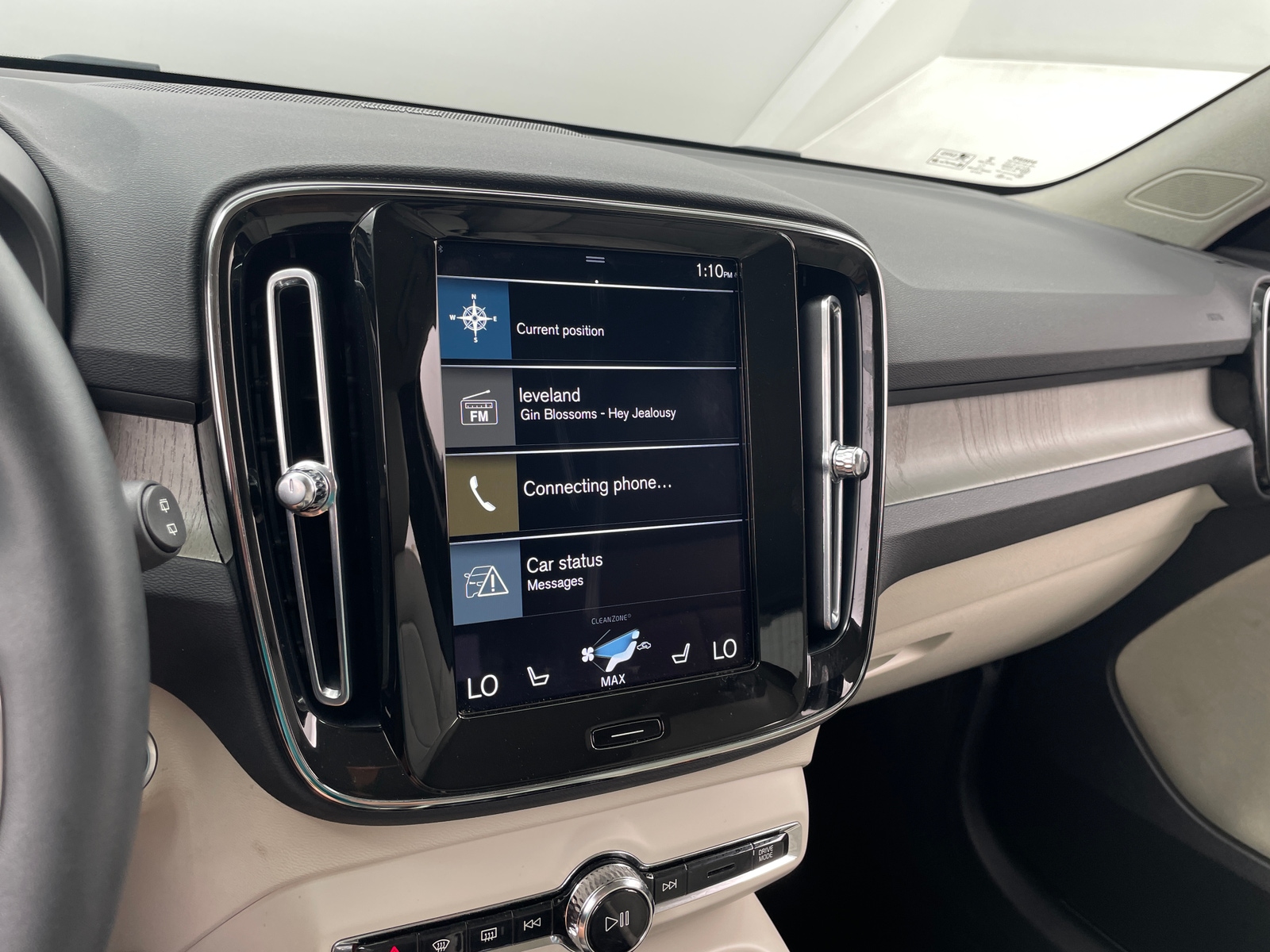 Thumbnail: 2022 Volvo XC40 - 3